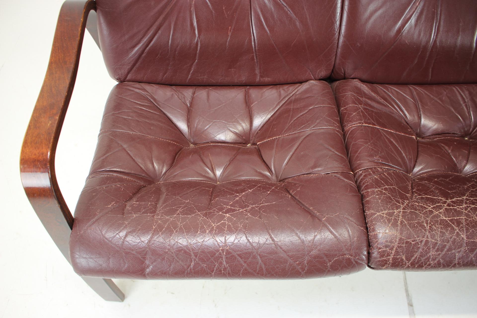 Dreisitzer-Sofa aus Leder, Tschechoslowakei, 1980 im Angebot 8