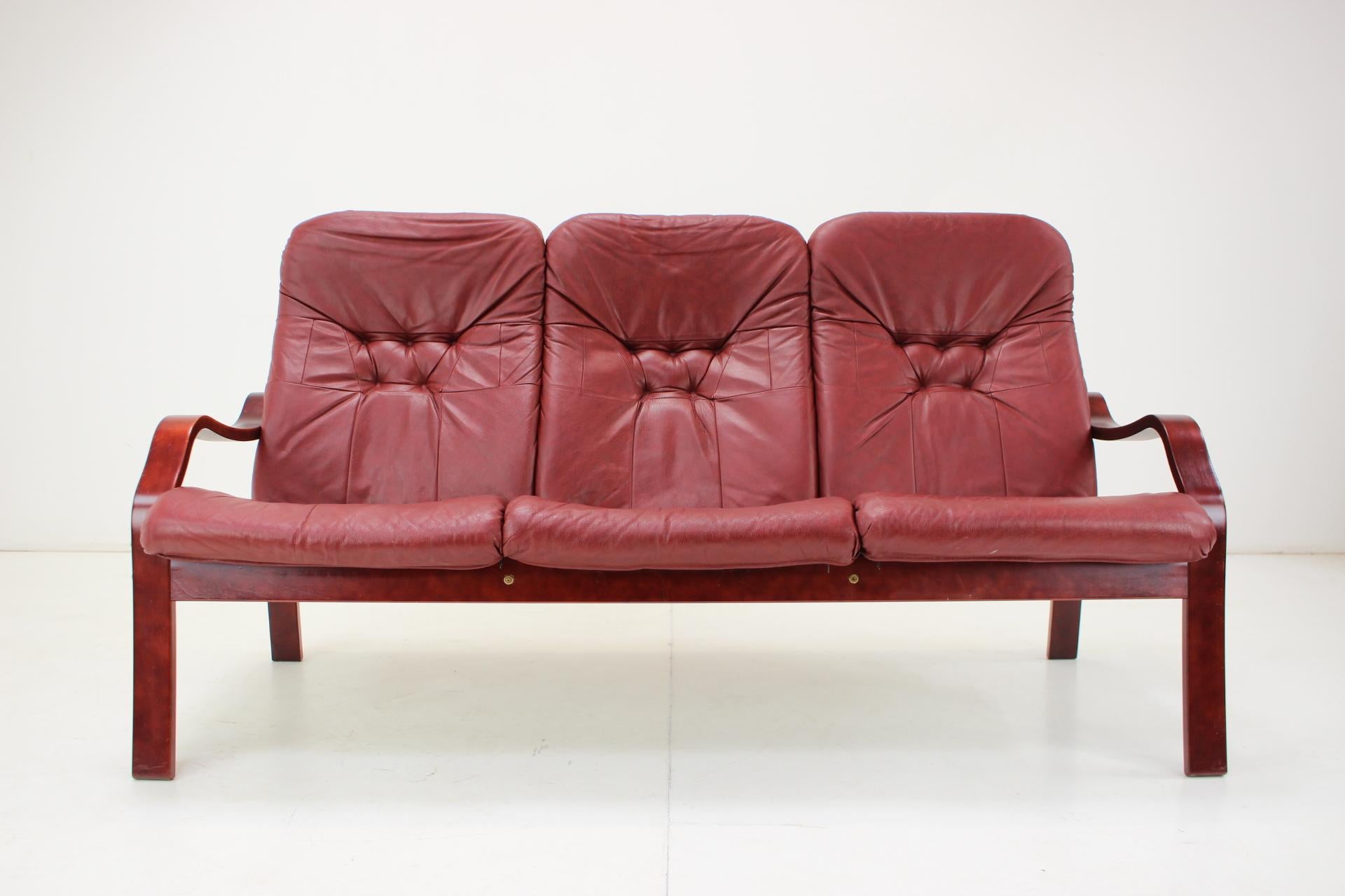 Mid-Century Modern 1980 Three-Seater Leather Sofa, Ton Czechoslovakia For Sale