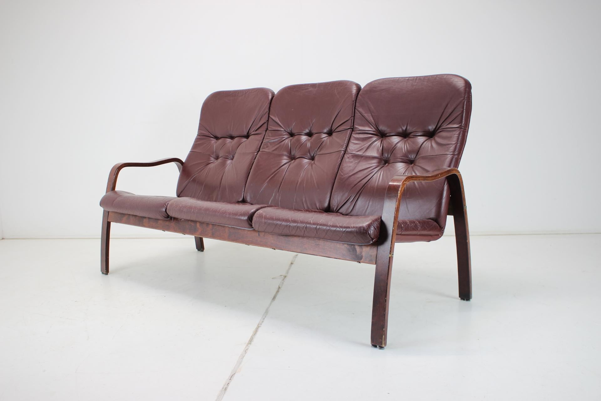 Dreisitzer-Sofa aus Leder, Tschechoslowakei, 1980 (Moderne der Mitte des Jahrhunderts) im Angebot