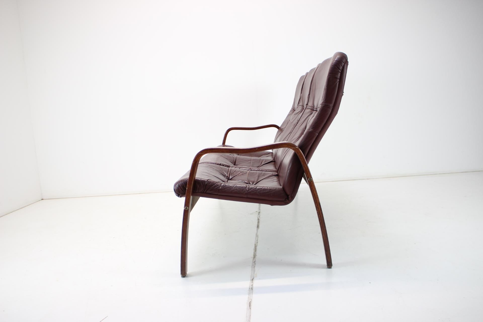 Dreisitzer-Sofa aus Leder, Tschechoslowakei, 1980 (Tschechisch) im Angebot