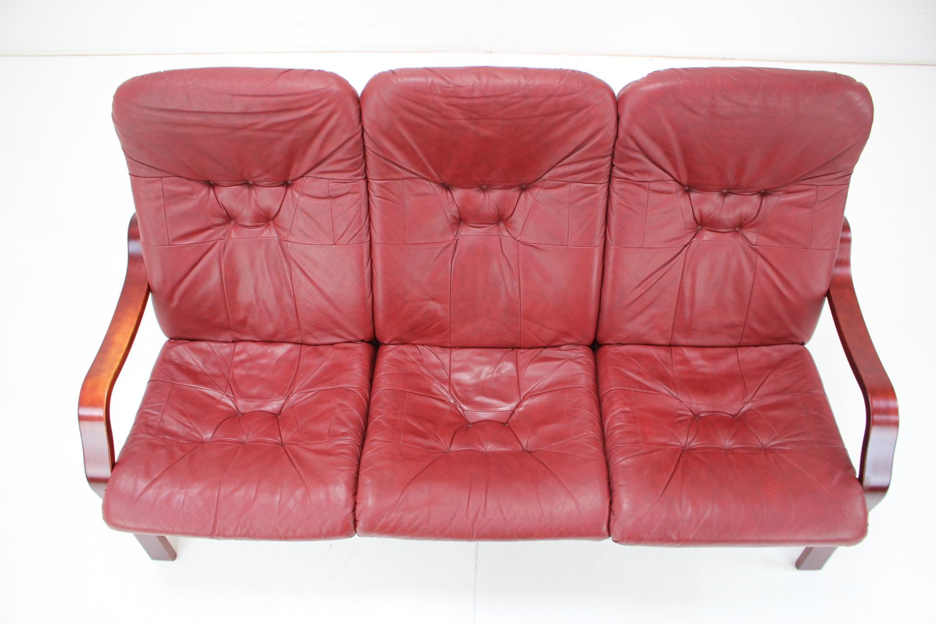 Late 20th Century 1980 Three-Seater Leather Sofa, Ton Czechoslovakia For Sale