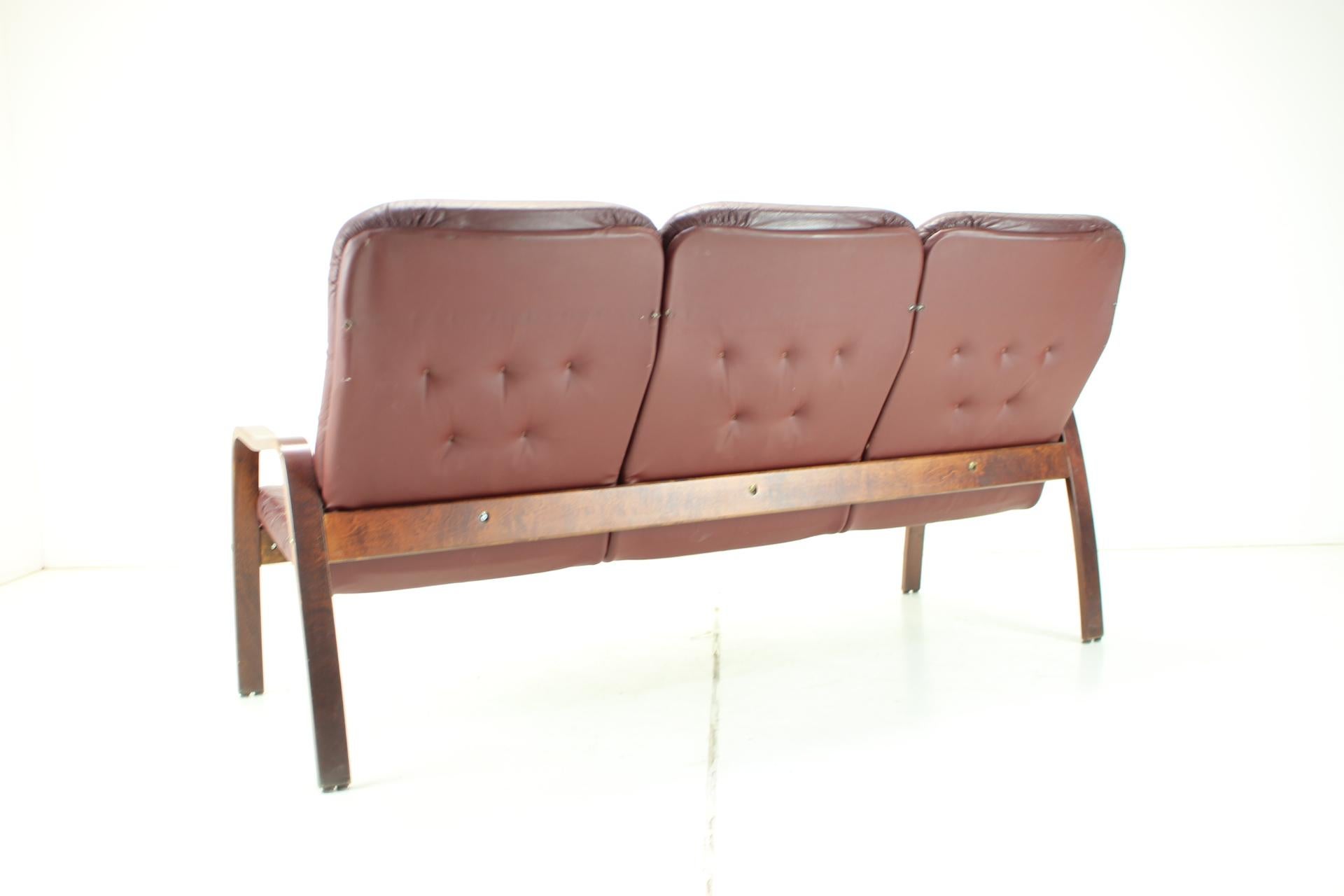 Dreisitzer-Sofa aus Leder, Tschechoslowakei, 1980 im Zustand „Gut“ im Angebot in Praha, CZ