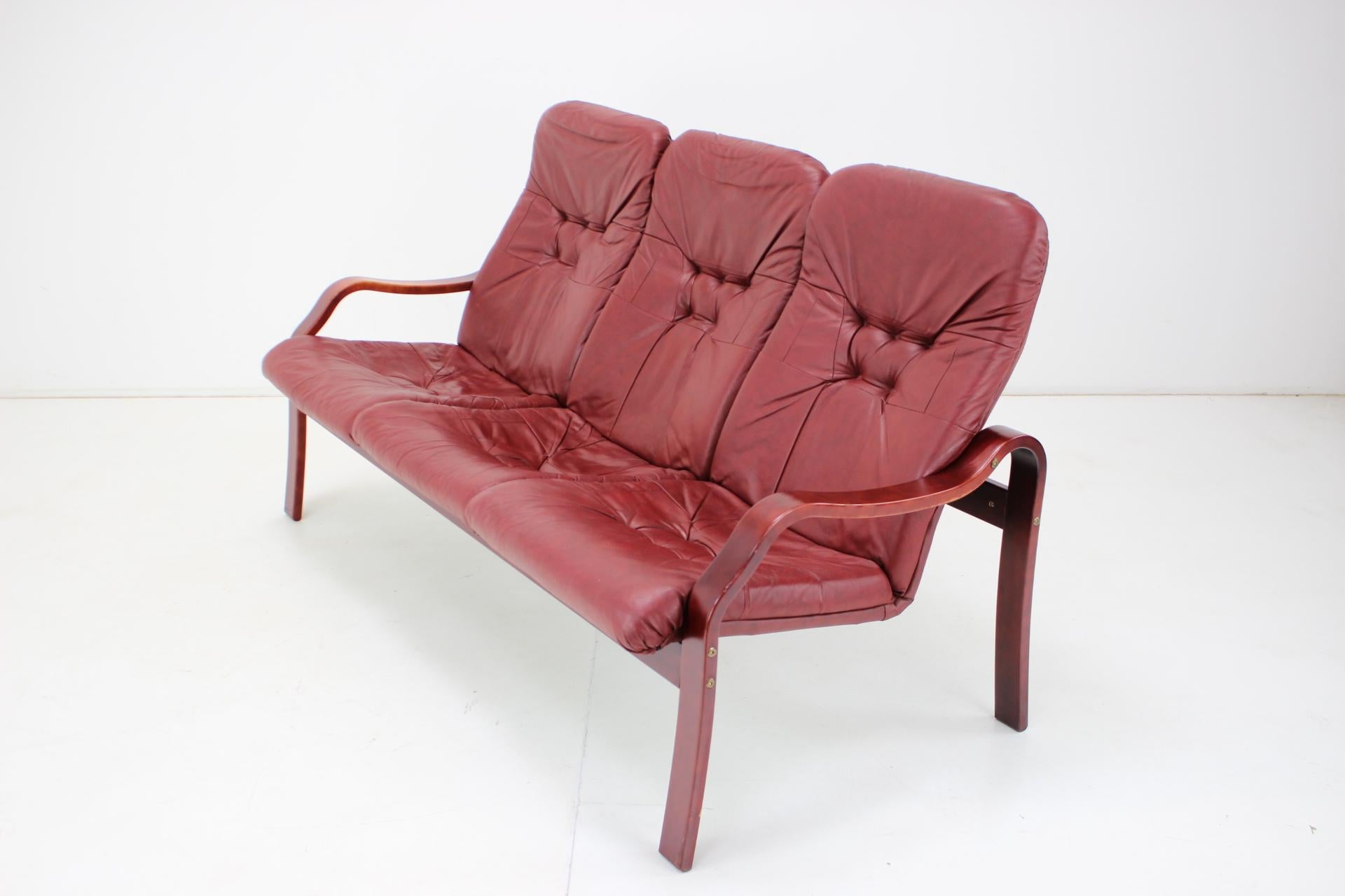 1980 Three-Seater Leather Sofa, Ton Czechoslovakia For Sale 1