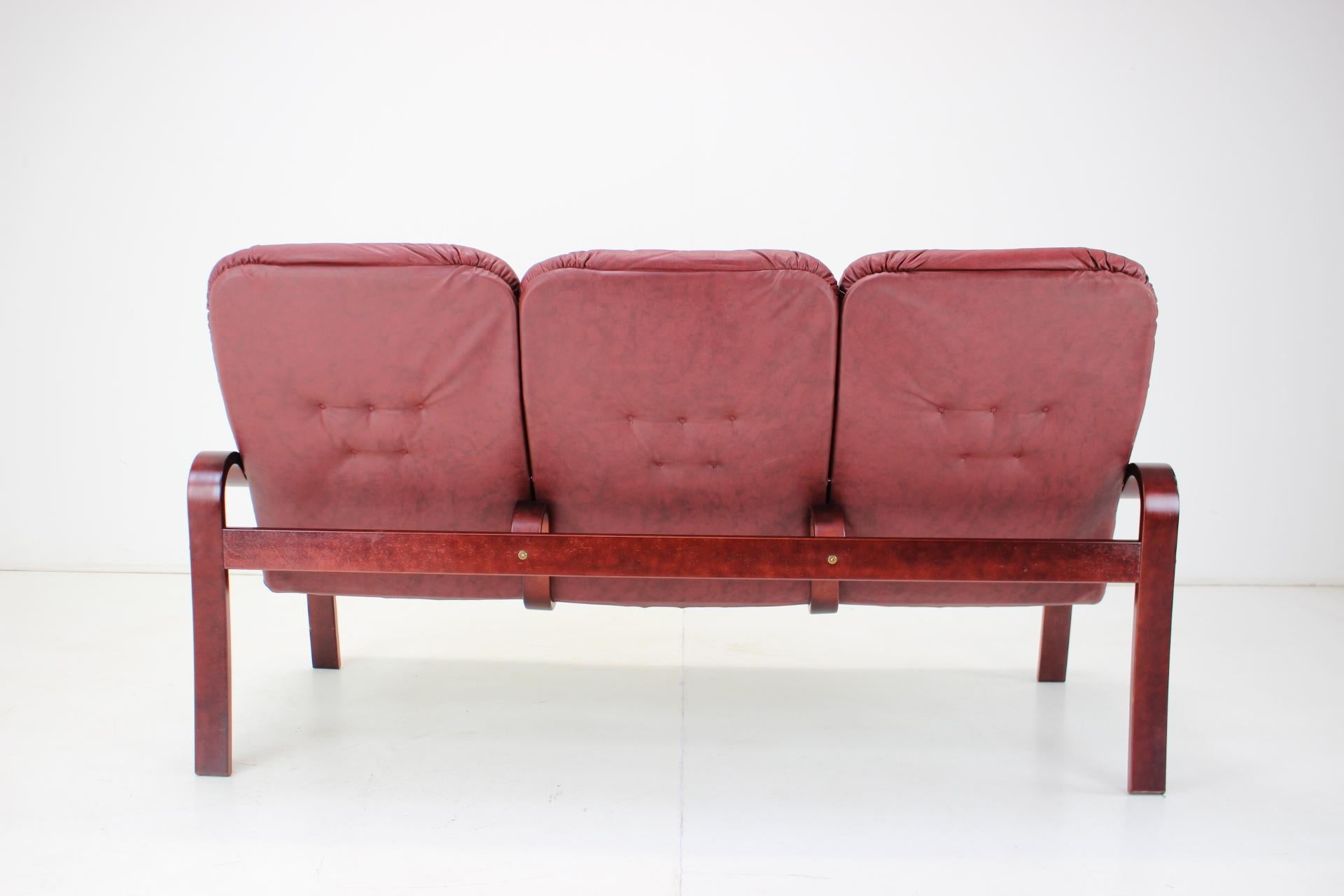 1980 Three-Seater Leather Sofa, Ton Czechoslovakia For Sale 3