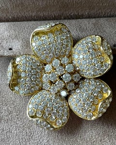 1980 Vintage 18 Yellow Gold Diamond Flower Clip Brooch