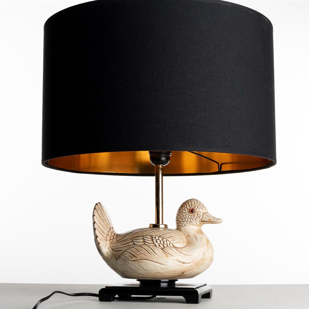 Stunning table lamp with a Duck standing on a wooden foot. The lamp comes without shade For more information please do contact us!