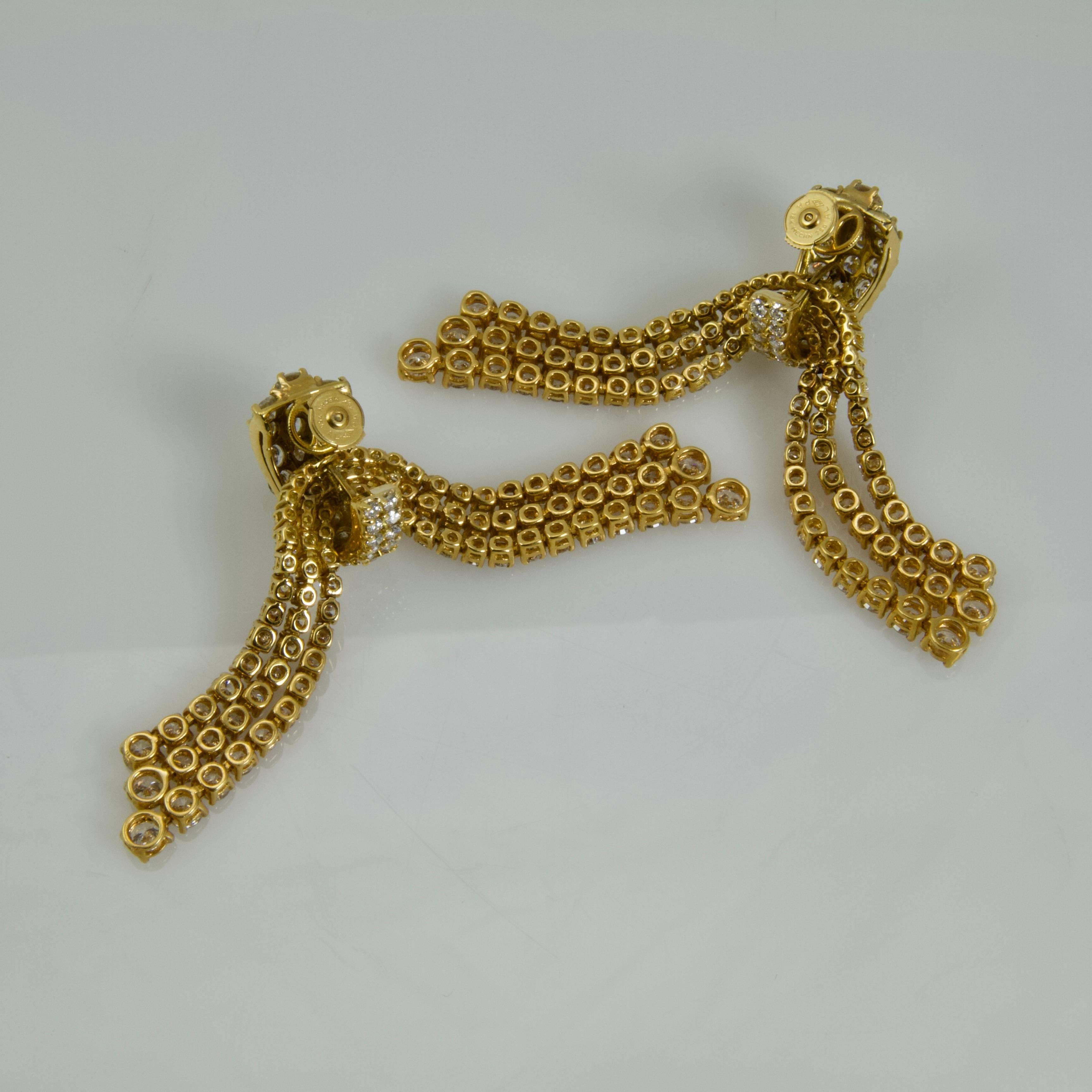 1980 Yellow Gold Diamonds Cascade Pendent Earrings In New Condition For Sale In Paris, FR