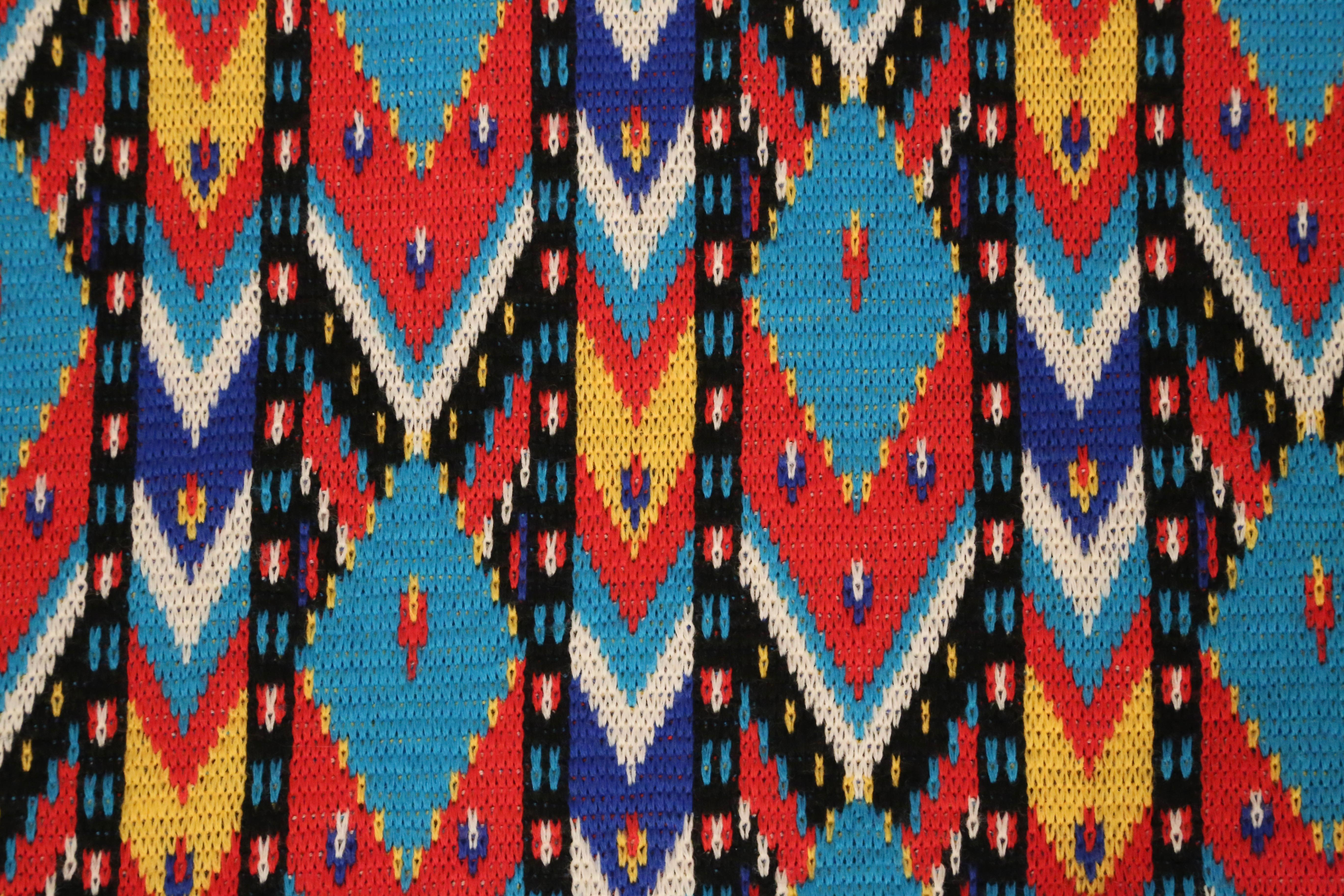 1980 Yves Saint Laurent manteau pull-over Ikat RUNWAY lumineux en vente 4