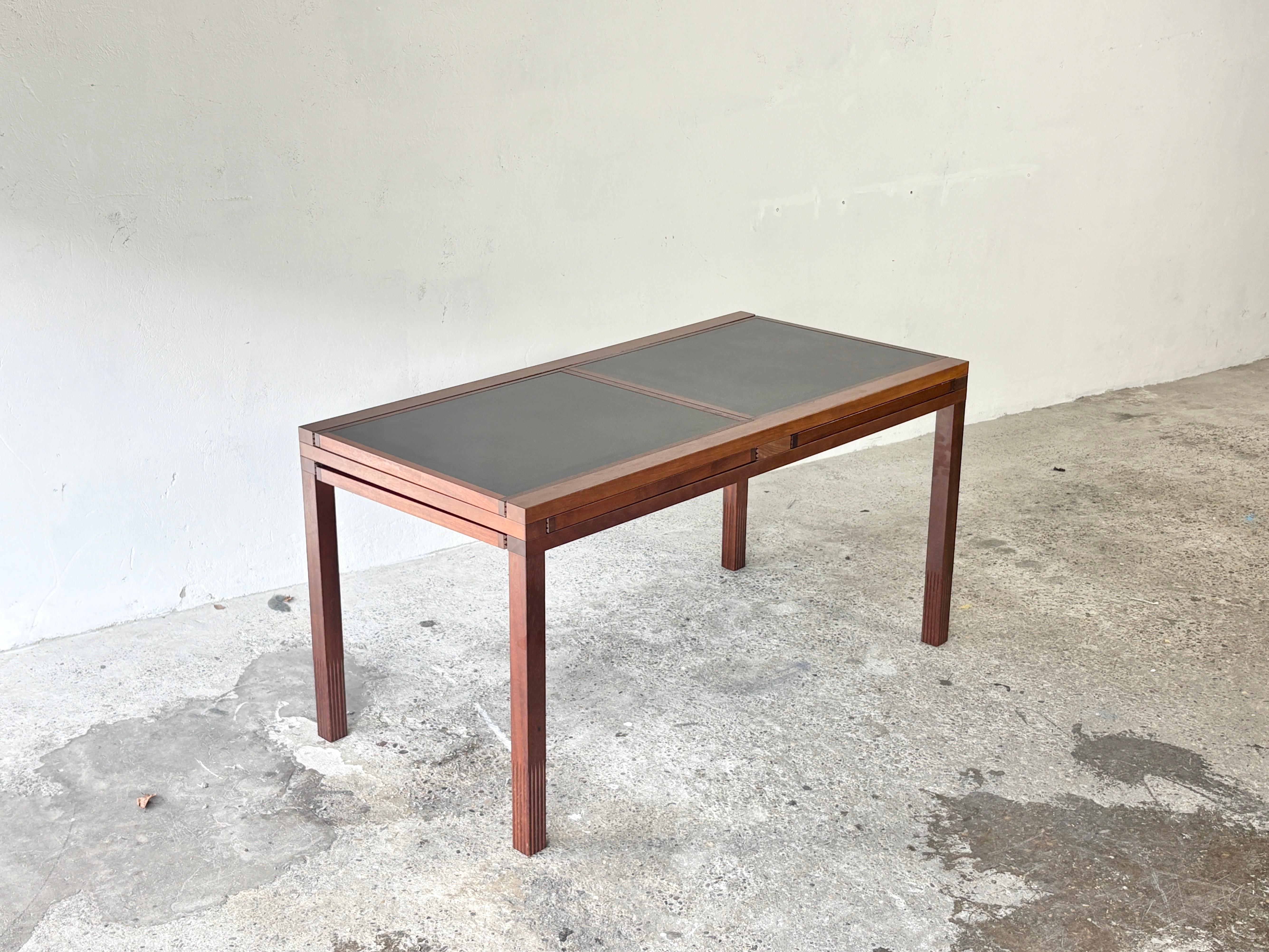Rare modular desk dining table PAR6 by French designer Bernard Vuarnesson for Bellato, Italy ca. 1980.

Six extendable table tops in Formica and Dili ebonized Irokko wood with a frame from solid ebonized Irokko wood. Each table top has a black top