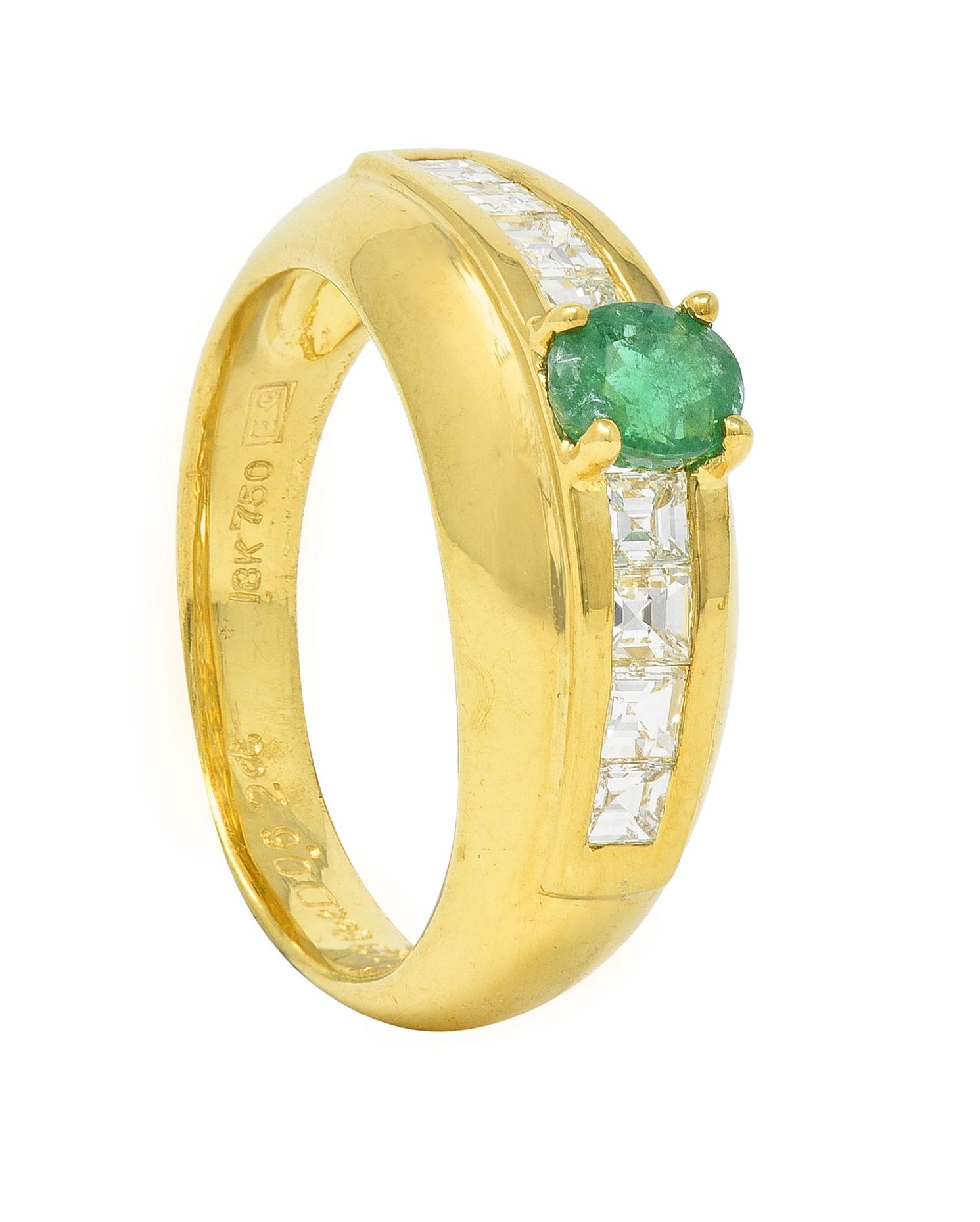 1980's 1.00 CTW Emerald Diamond 18 Karat Yellow Gold Vintage Gemstone Ring For Sale 6