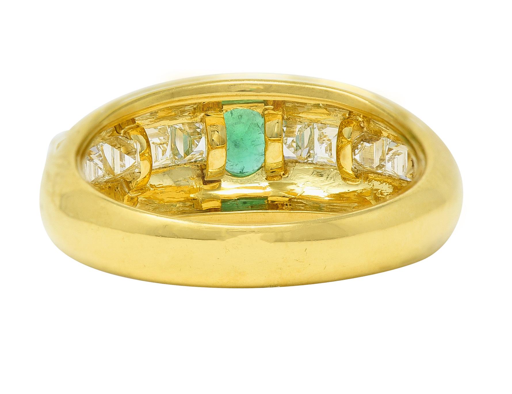 1980's 1.00 CTW Emerald Diamond 18 Karat Yellow Gold Vintage Gemstone Ring In Excellent Condition For Sale In Philadelphia, PA
