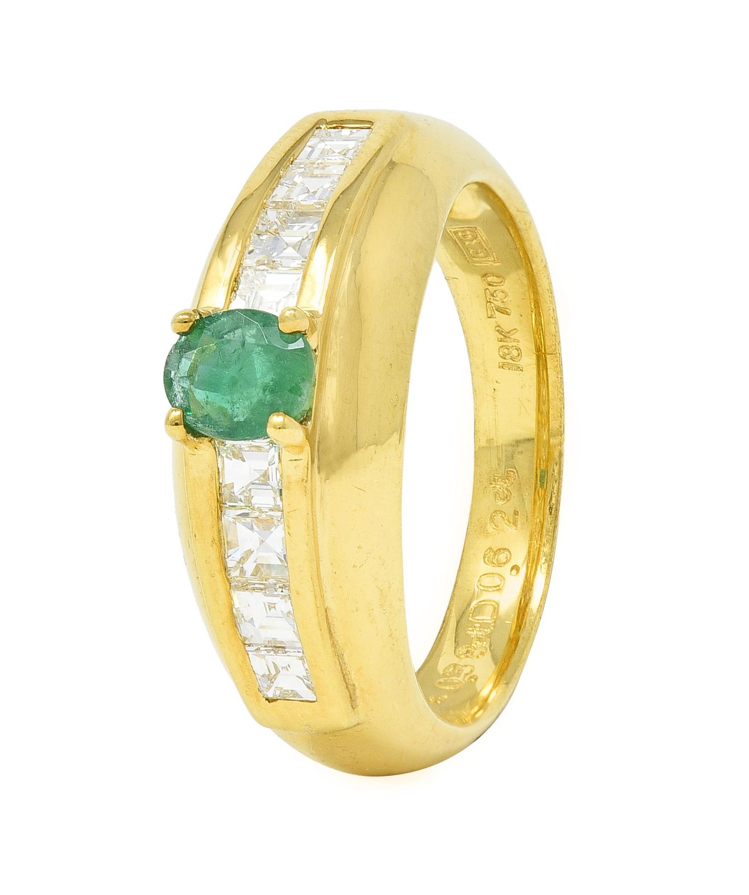 1980's 1.00 CTW Emerald Diamond 18 Karat Yellow Gold Vintage Gemstone Ring For Sale 4