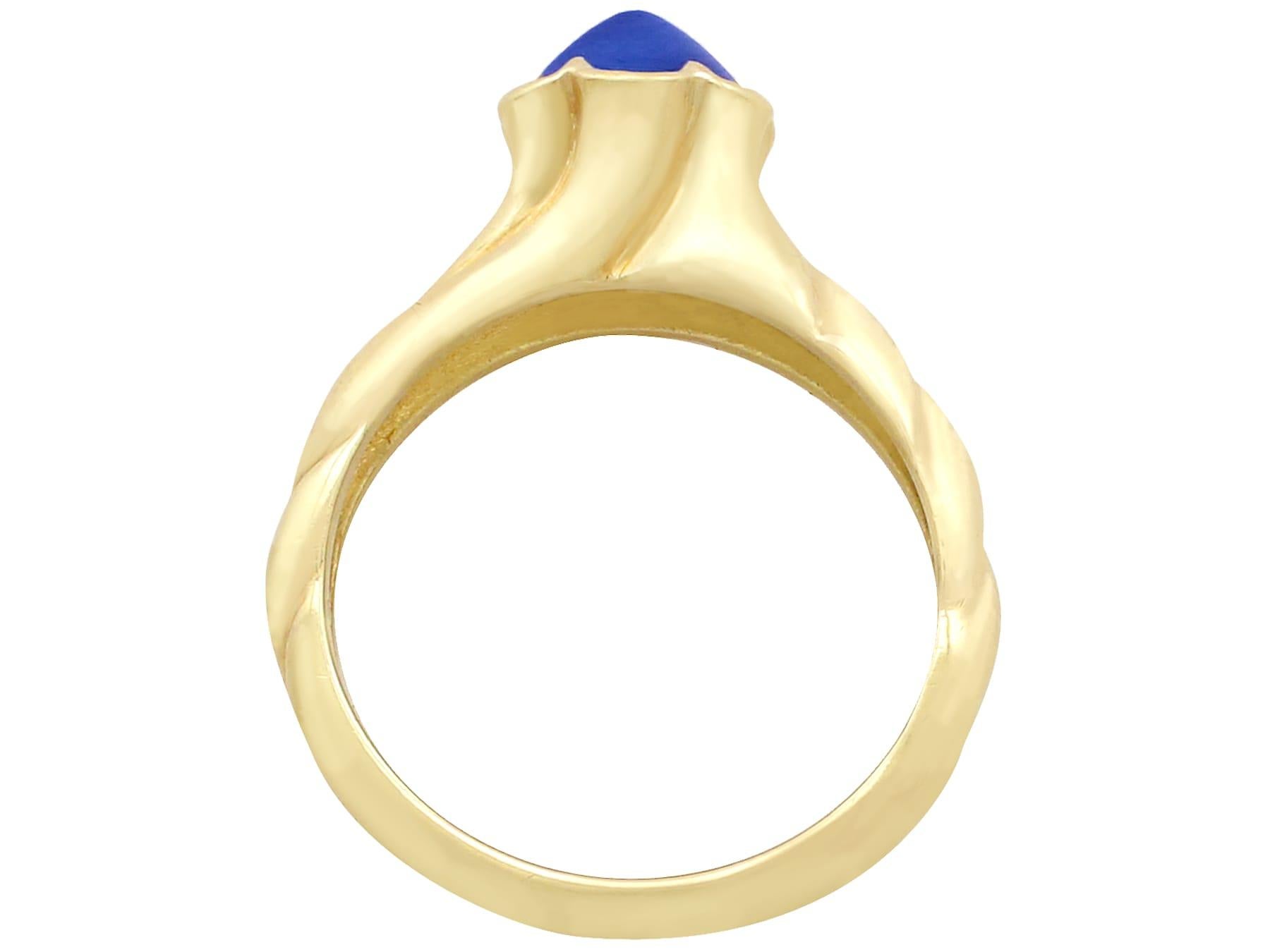 1980s 1.22 Carat Cabochon Cut Sapphire 18 K Yellow Gold Cocktail Ring For Sale 1