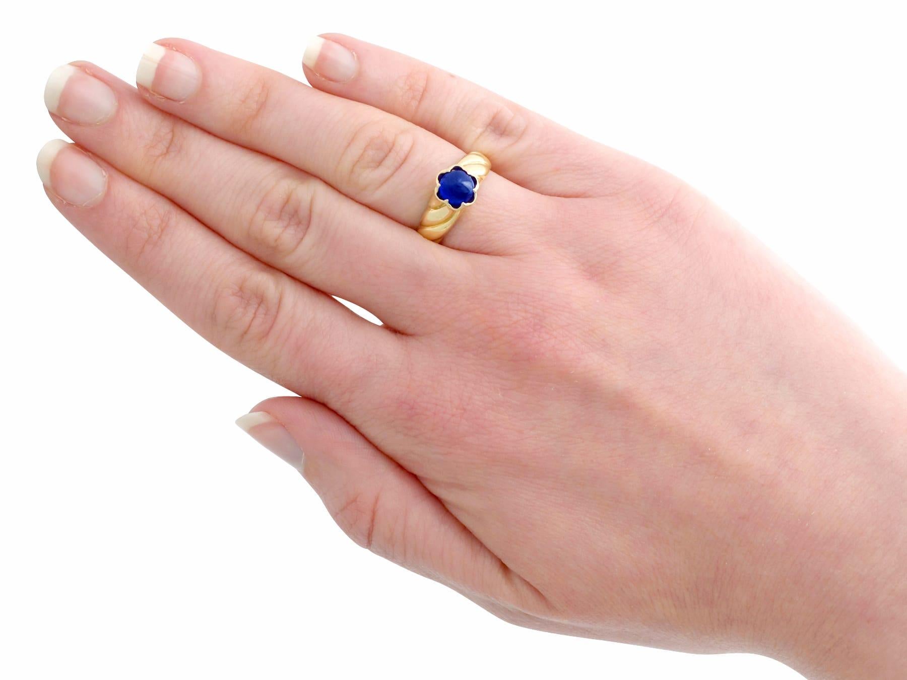 1980s 1.22 Carat Cabochon Cut Sapphire 18 K Yellow Gold Cocktail Ring For Sale 3