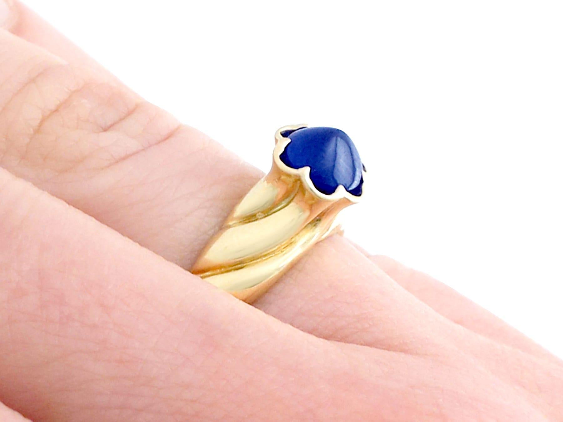 1980s 1.22 Carat Cabochon Cut Sapphire 18 K Yellow Gold Cocktail Ring For Sale 4