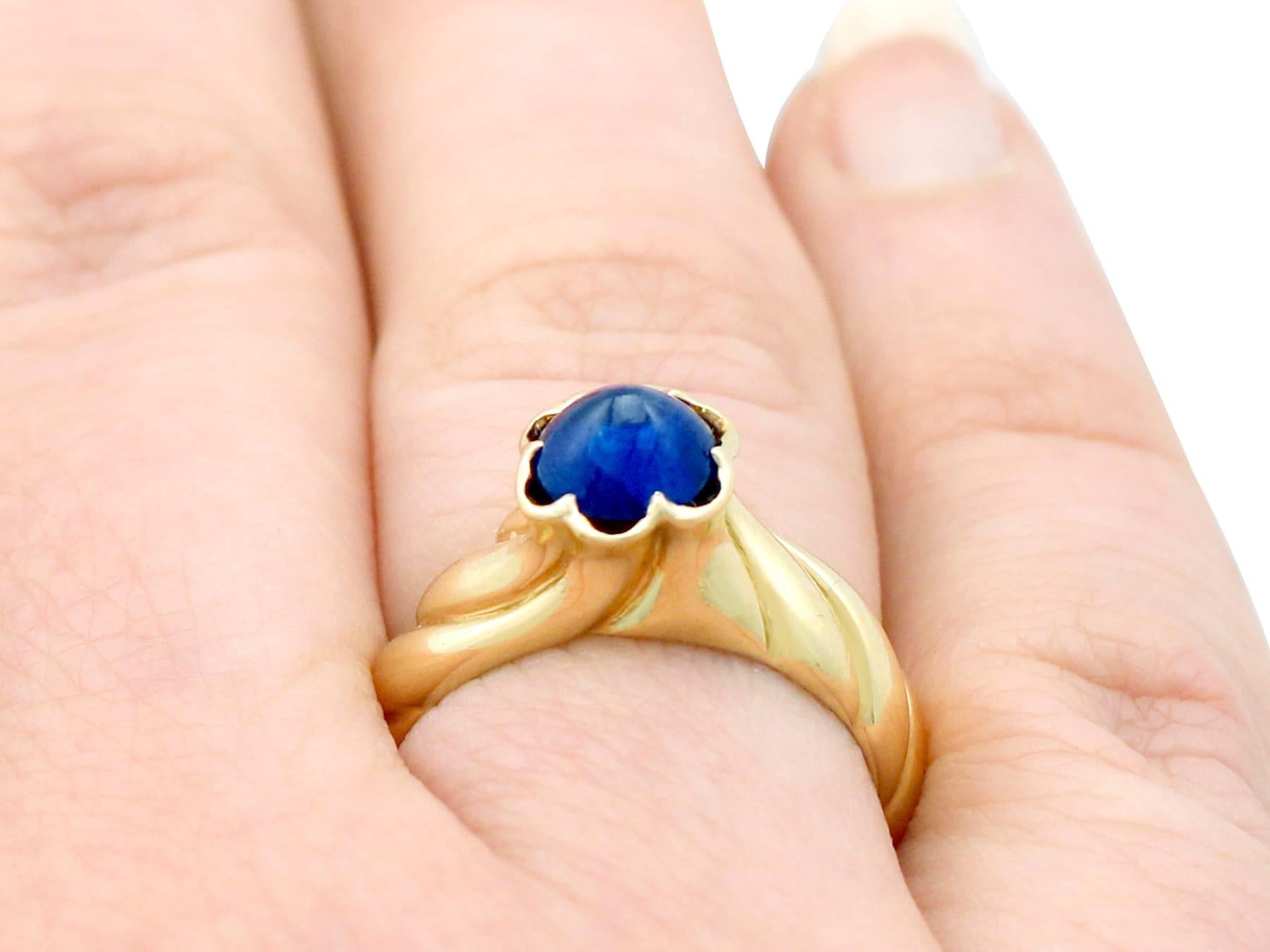 1980s 1.22 Carat Cabochon Cut Sapphire 18 K Yellow Gold Cocktail Ring For Sale 5