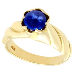 Vintage 1980s 1.22 Carat Cabochon Cut Sapphire 18 K Yellow Gold Cocktail Ring