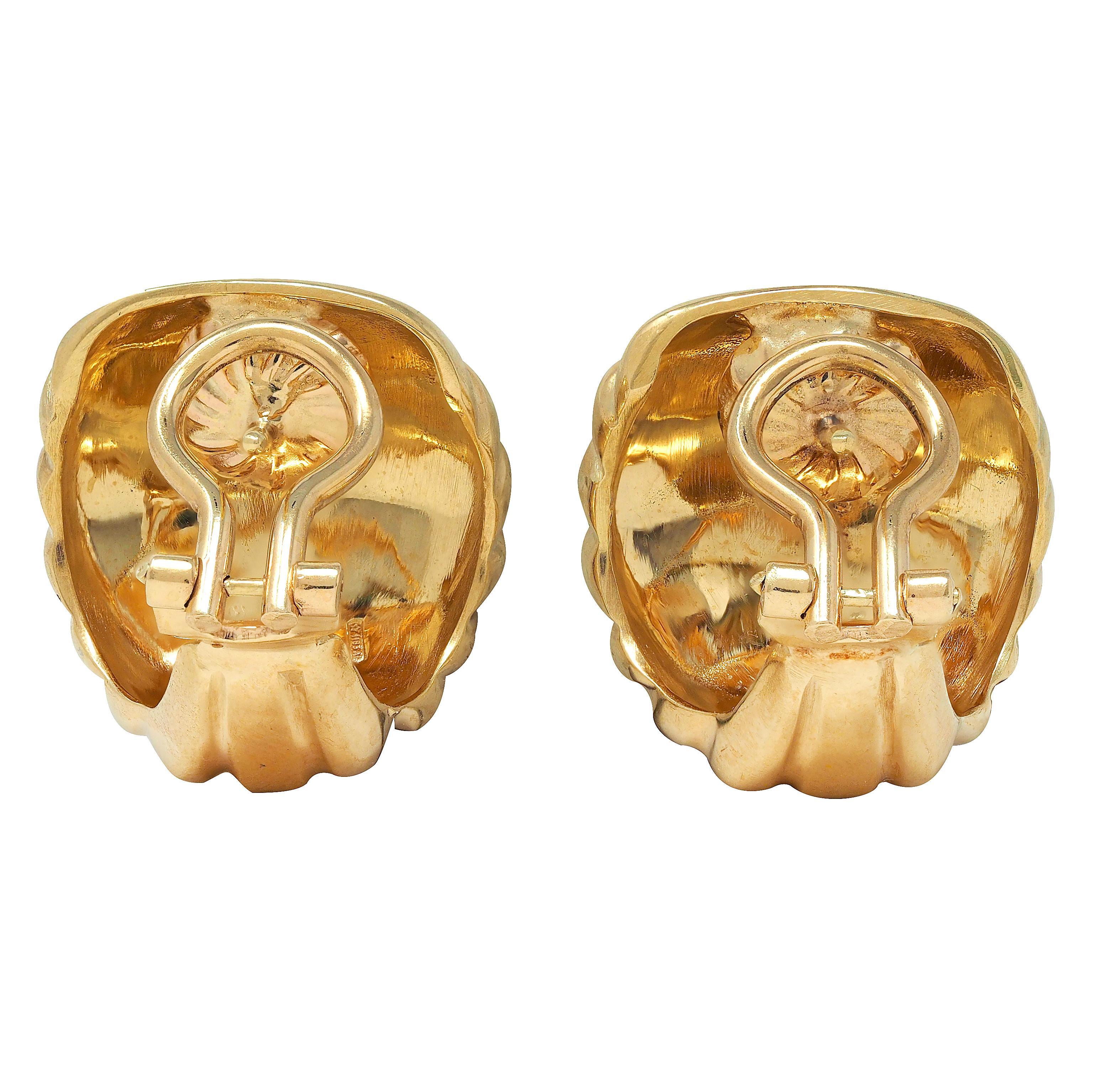 Pendientes acanalados vintage de oro amarillo de 14 quilates de los años 80 en Excelente estado para la venta en Philadelphia, PA