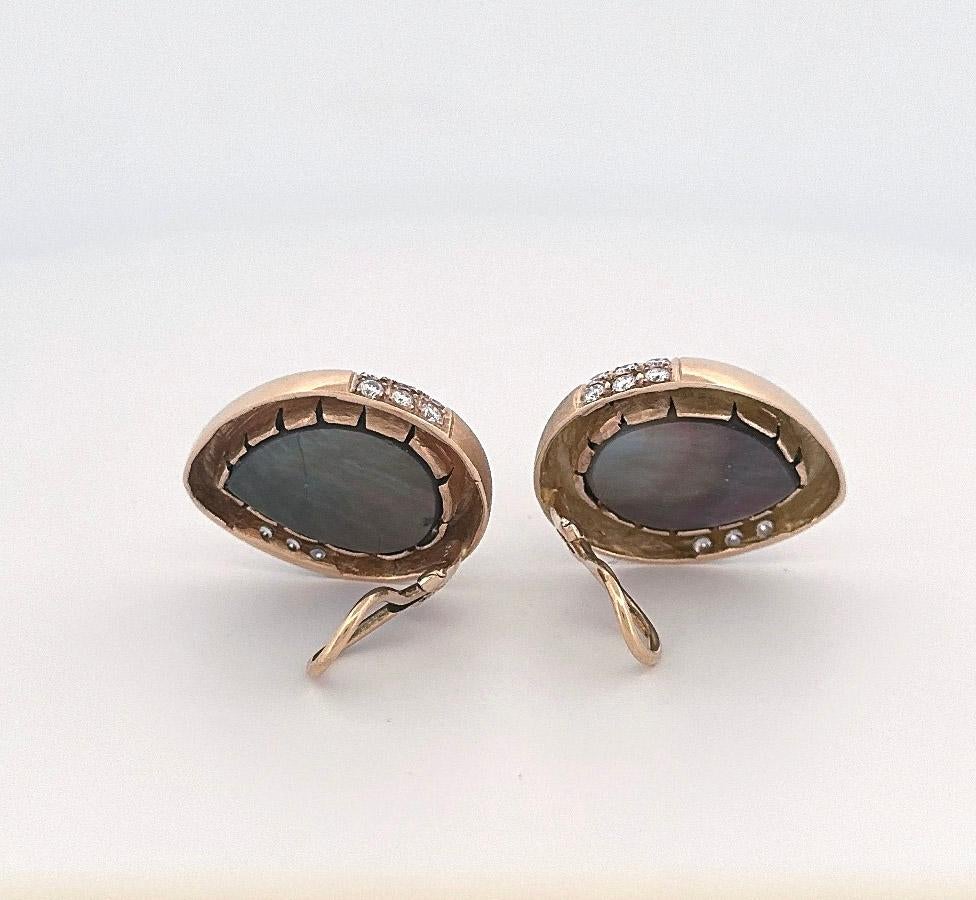 Round Cut 1980s 14k Yellow Gold Black Mabe Pearl Earrings