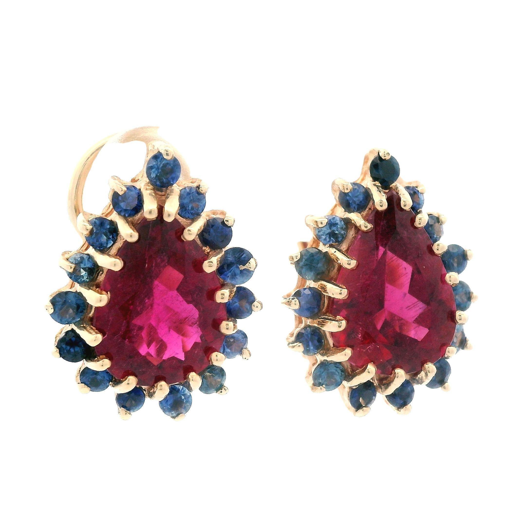 Taille poire Boucles d'oreilles des années 1980 en or jaune 14K Tourmaline naturelle rose rougeâtre et saphir bleu en vente