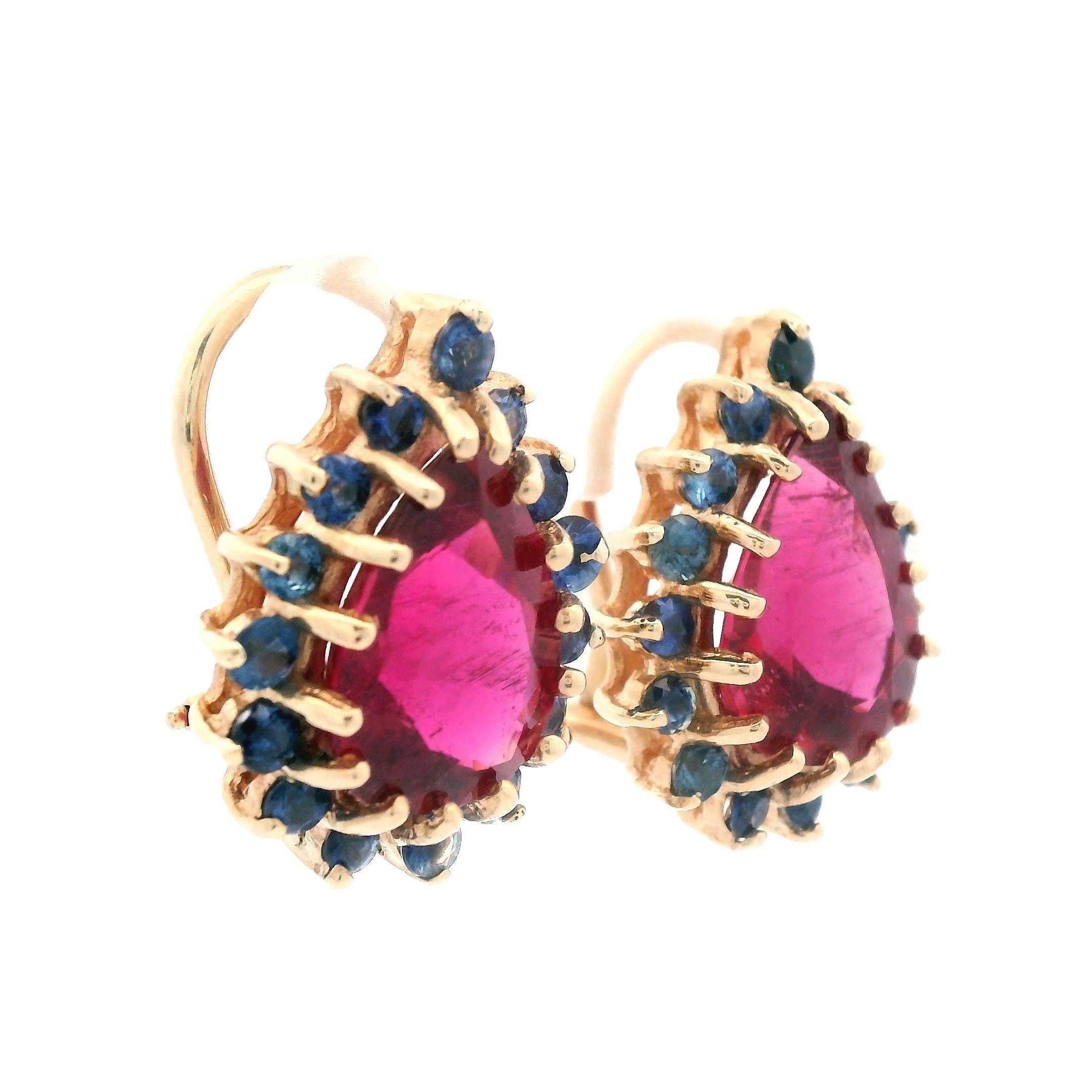 Boucles d'oreilles des années 1980 en or jaune 14K Tourmaline naturelle rose rougeâtre et saphir bleu Bon état - En vente à Lexington, KY