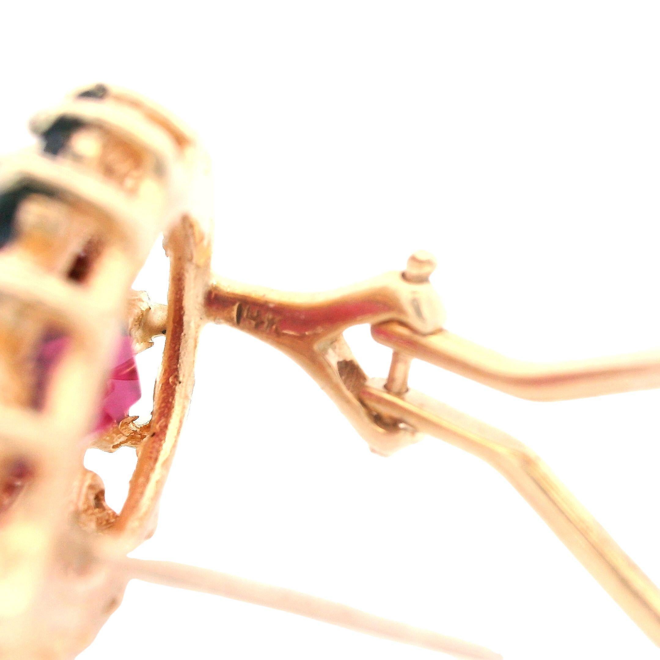 Boucles d'oreilles des années 1980 en or jaune 14K Tourmaline naturelle rose rougeâtre et saphir bleu en vente 3