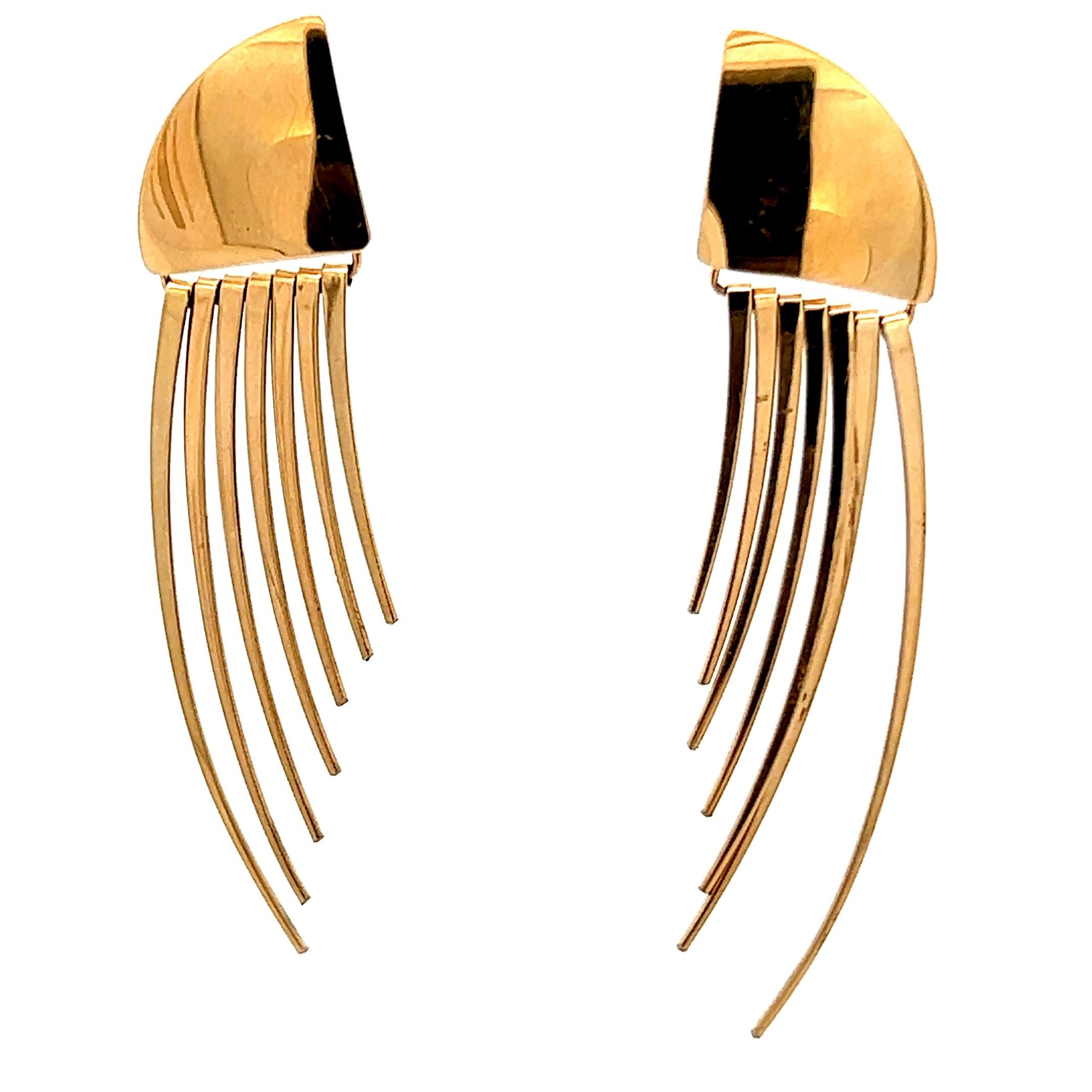 This beautiful pair of 14k yellow gold statement earrings are gorgeous. The earrings feature a dangle design that allows the earrings to be worn in either directions, allowing them to be worn in multiple ways while still delivering a fresh look.