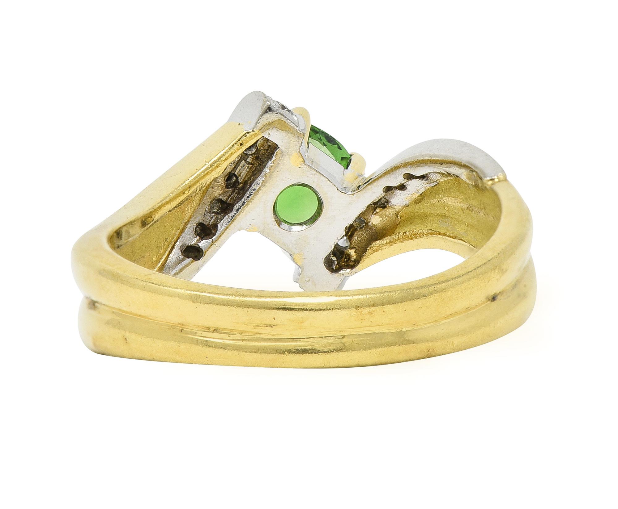 1980er Jahre 1,65 Karat Tsavorit Granat Diamant 18 Karat zweifarbiger Gold Bypass-Ring im Zustand „Hervorragend“ im Angebot in Philadelphia, PA