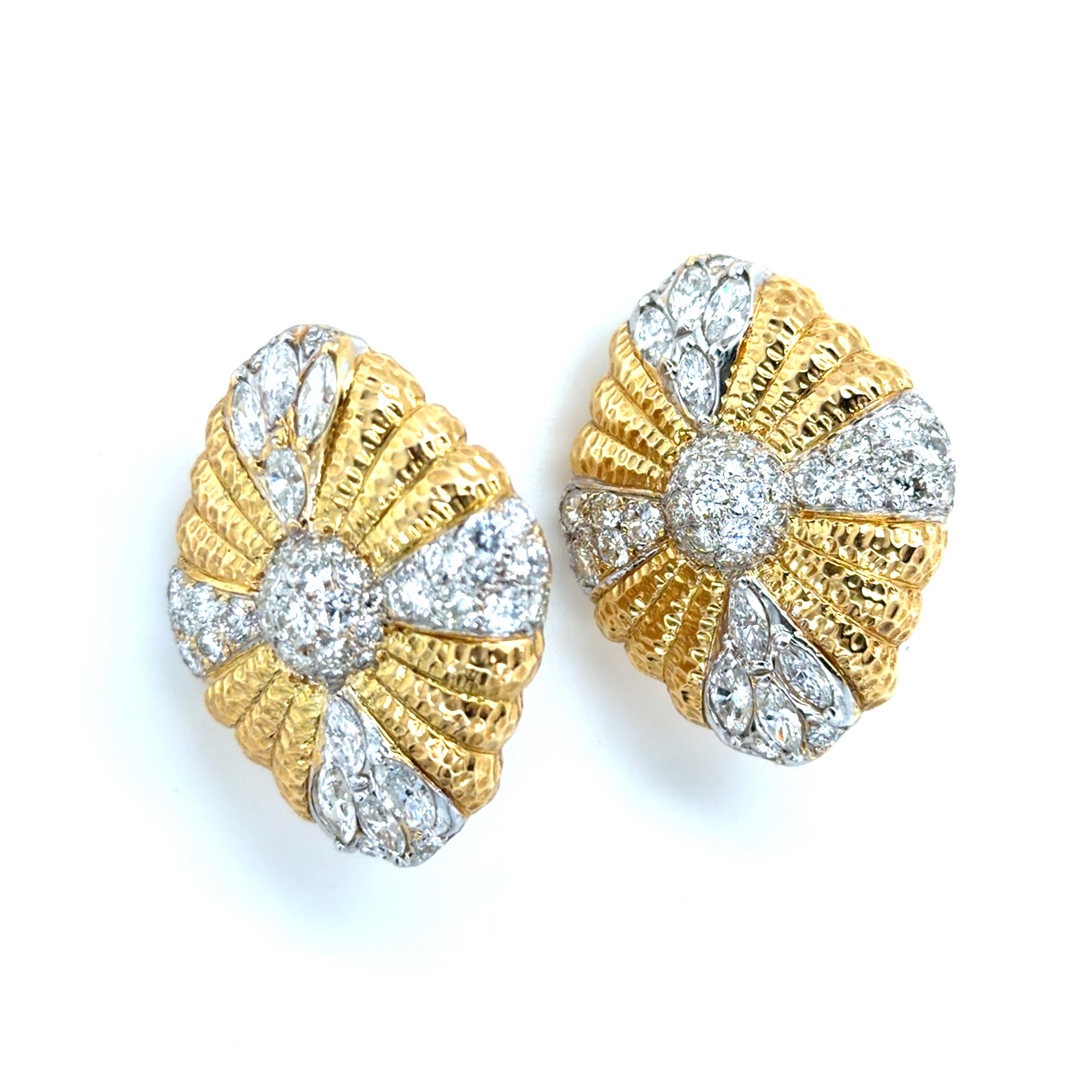 Pendientes de oro bicolor de 18 quilates y diamantes de los años 80 en venta 1