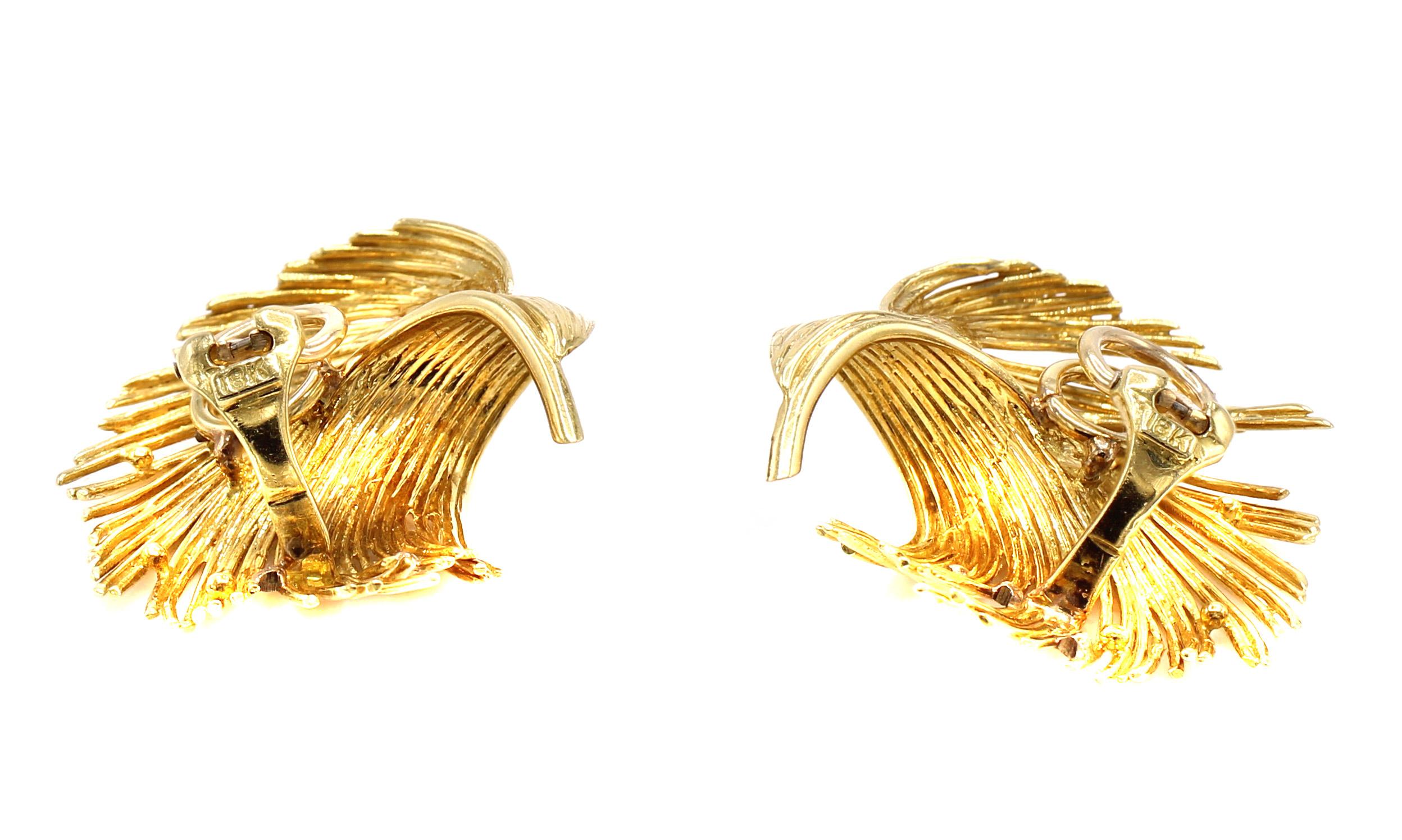 Women's or Men's 1980s 18 Karat Gold Feather Ear Clips For Sale