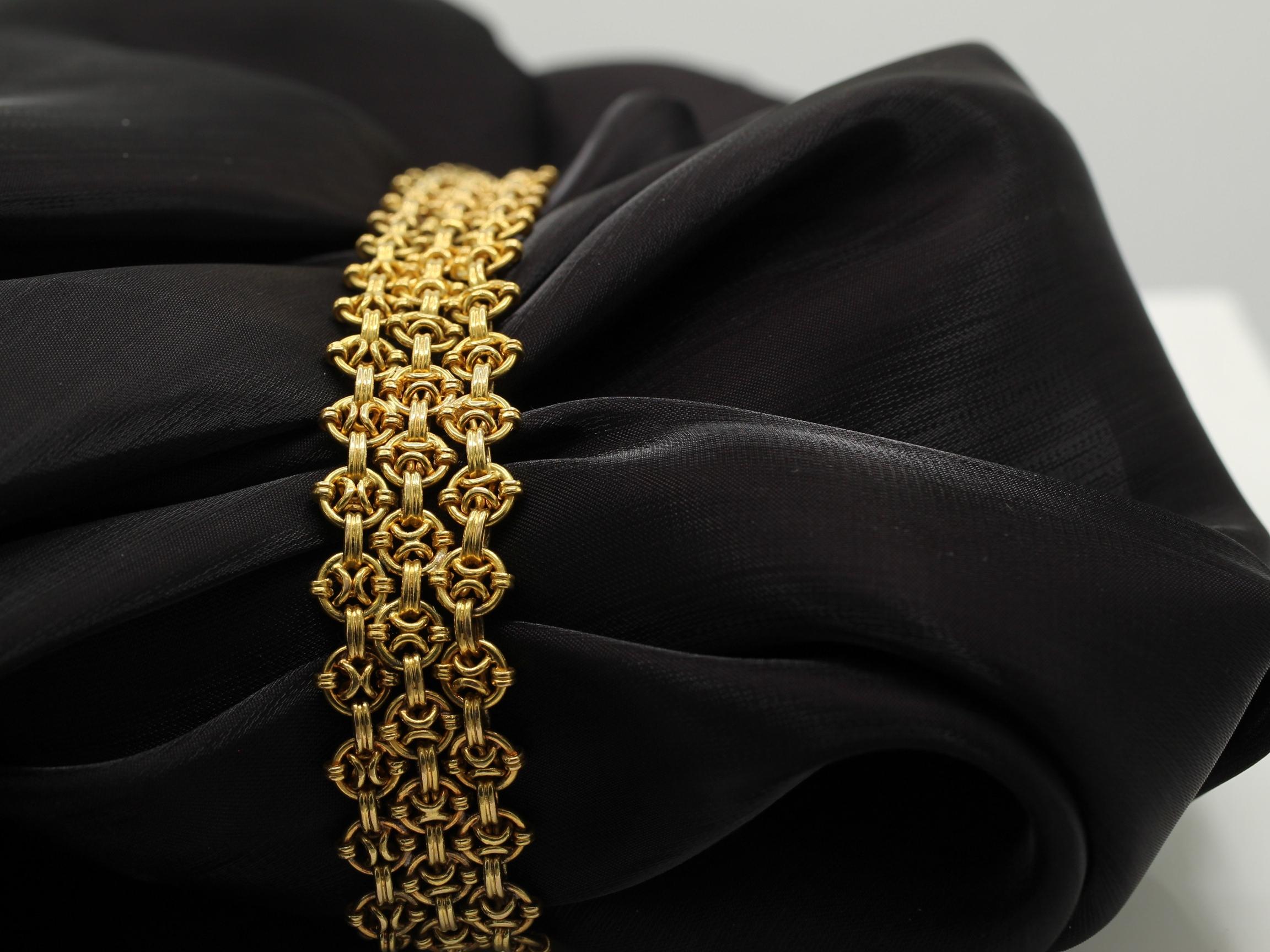 Femenino o masculino 1980s 18 Karat Yellow Gold Flexible Link Bracelet en venta