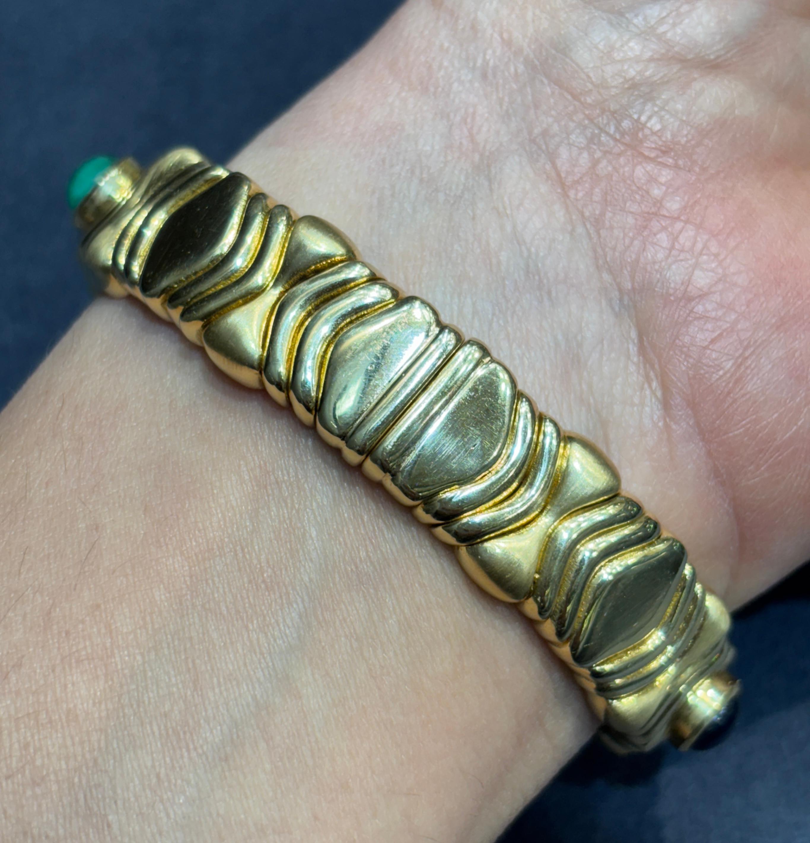 Contemporary 1980s 18k gold Bulgari bangle with ruby, sapphire and emerald For Sale