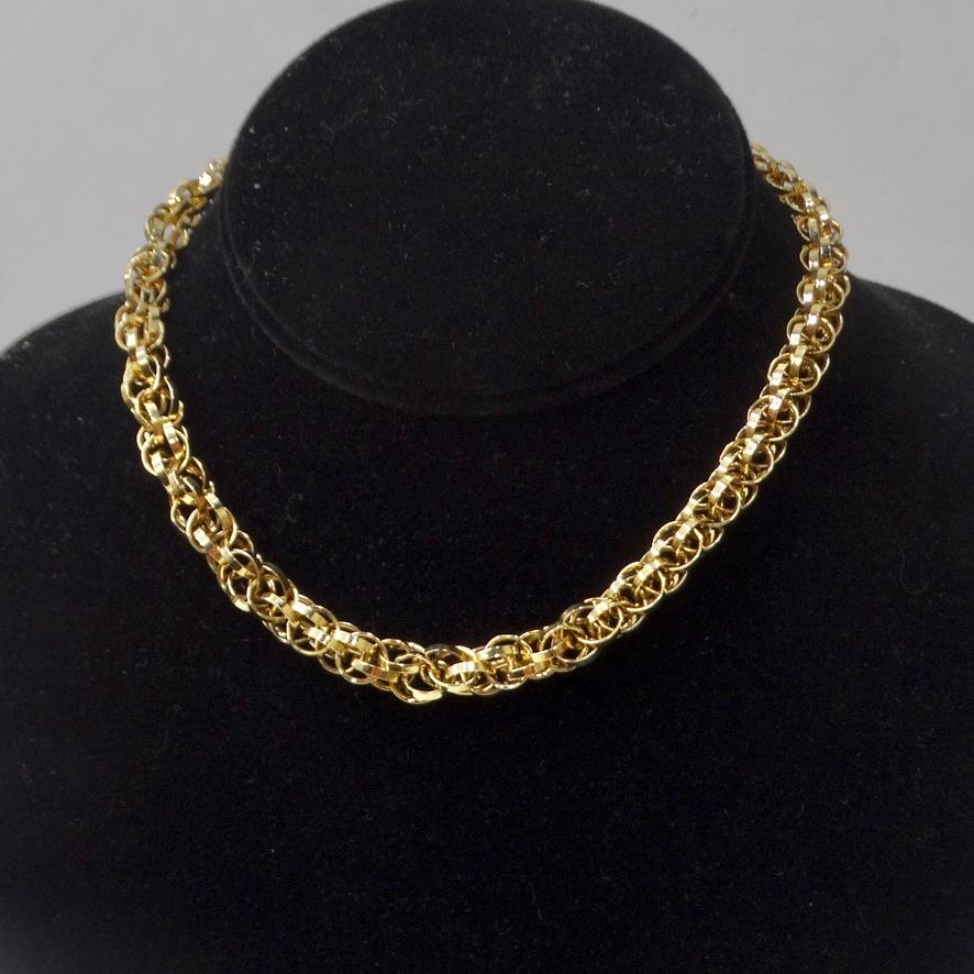 How interesting is this 1980s 18K gold plated choker necklace?! Incredible gold tone choker necklace in a super fun rope chain style. This is such a staple necklace suitable for any occasion and can be dressed up or down as you like. Use this to