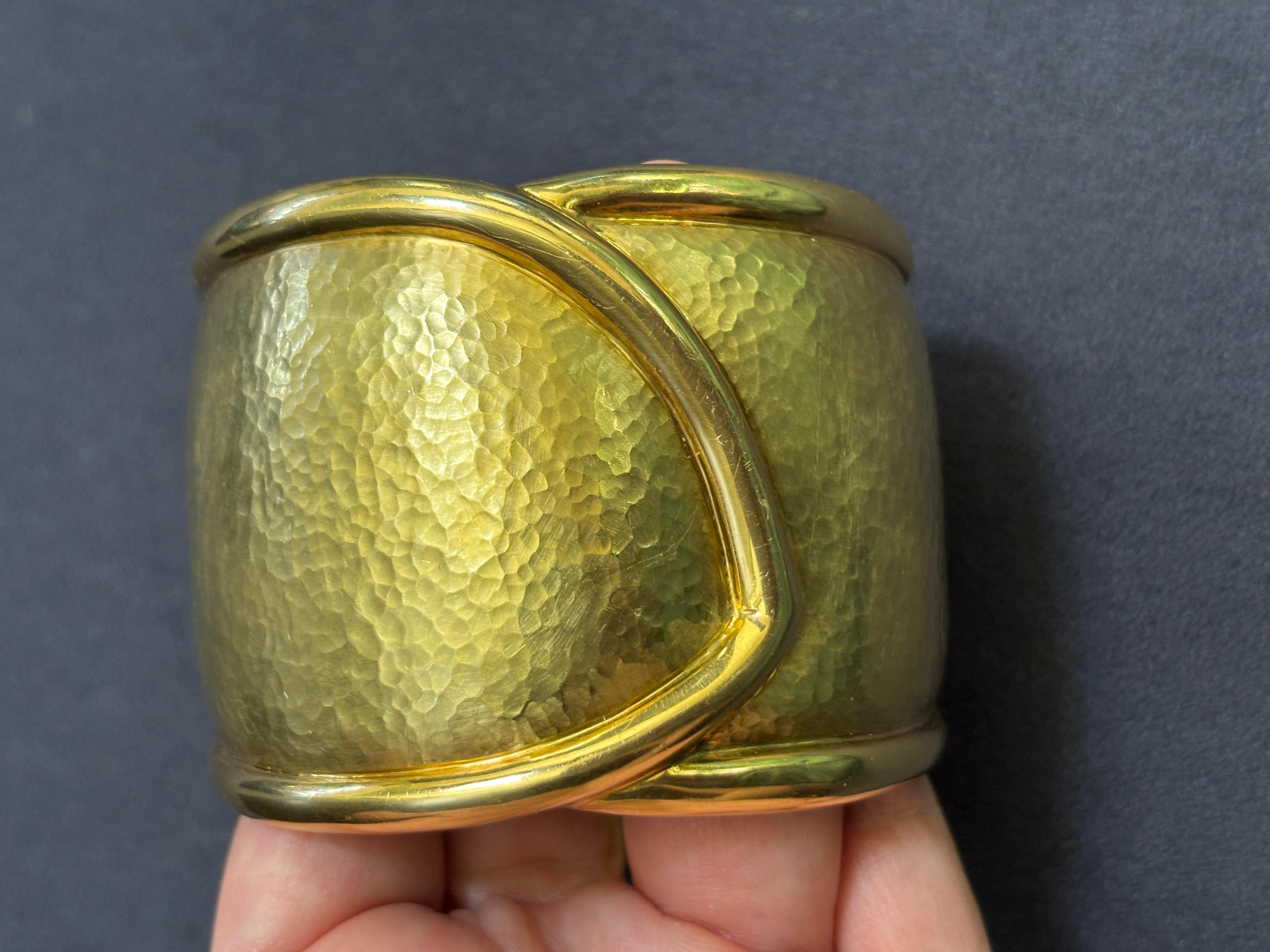 1980s 18k hammered gold cuff bangle For Sale 5