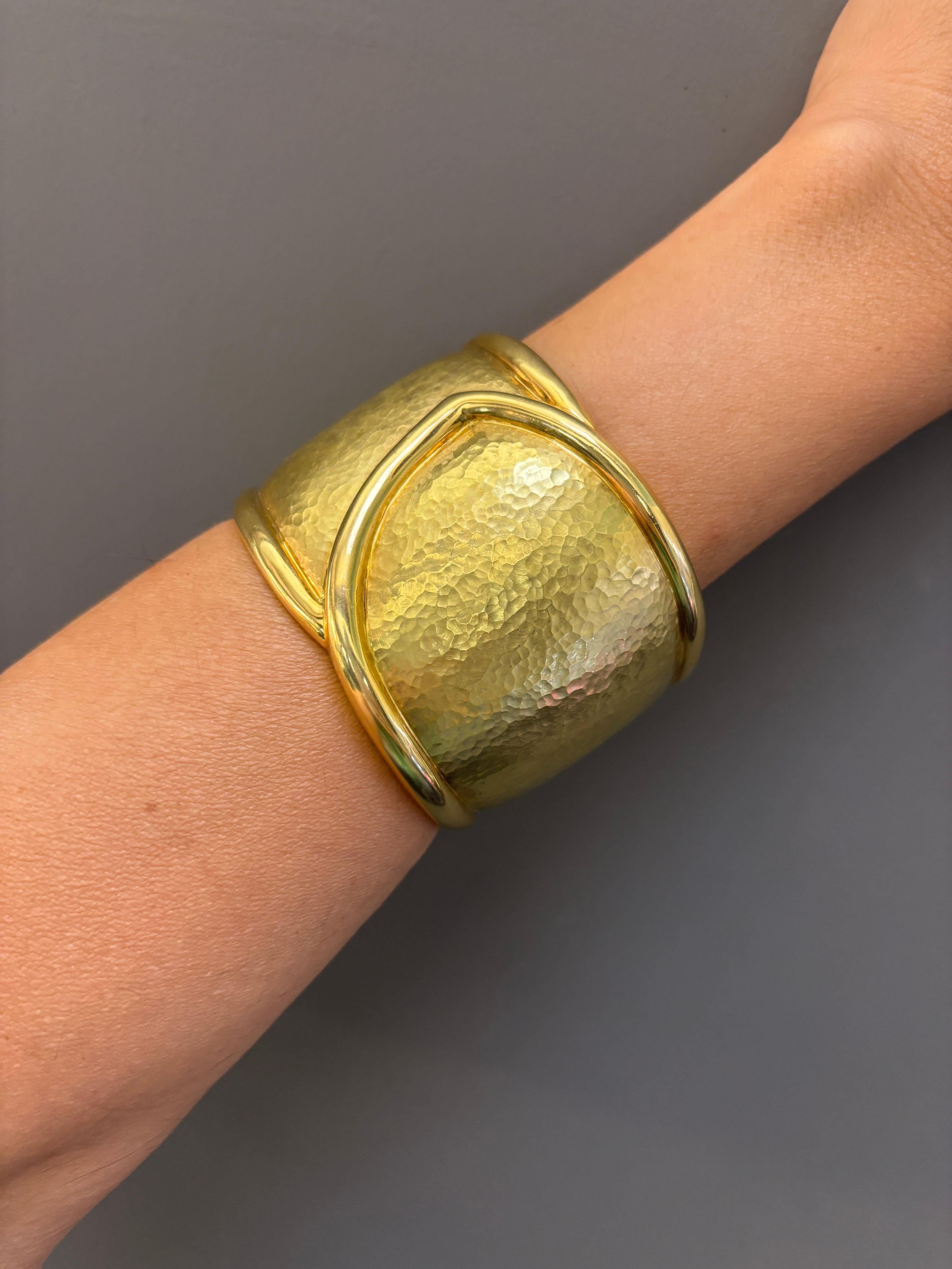 1980s 18k hammered gold cuff bangle For Sale 6