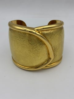 1980s 18k hammered gold cuff bangle