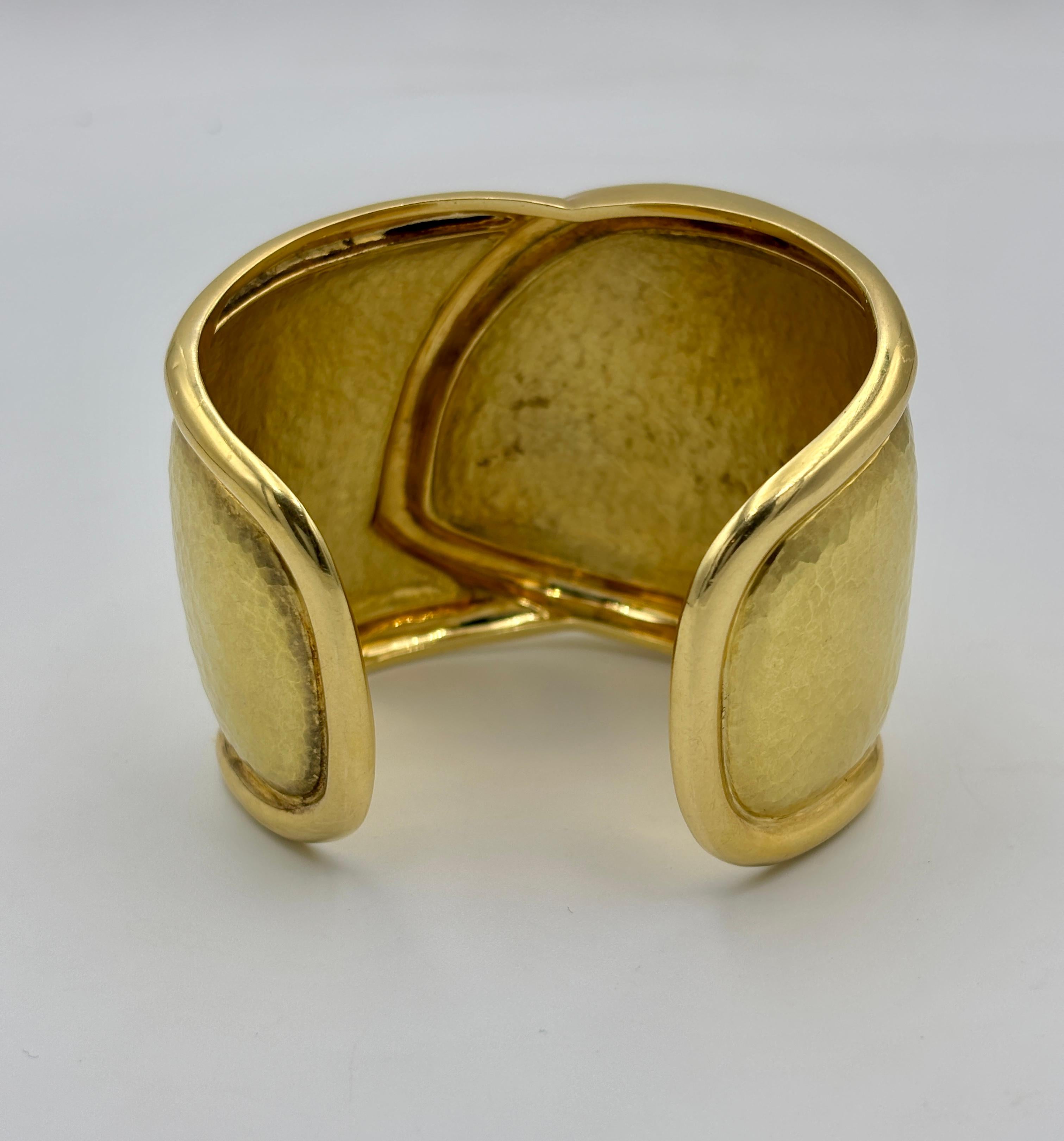 Women's or Men's 1980s 18k hammered gold cuff bangle For Sale