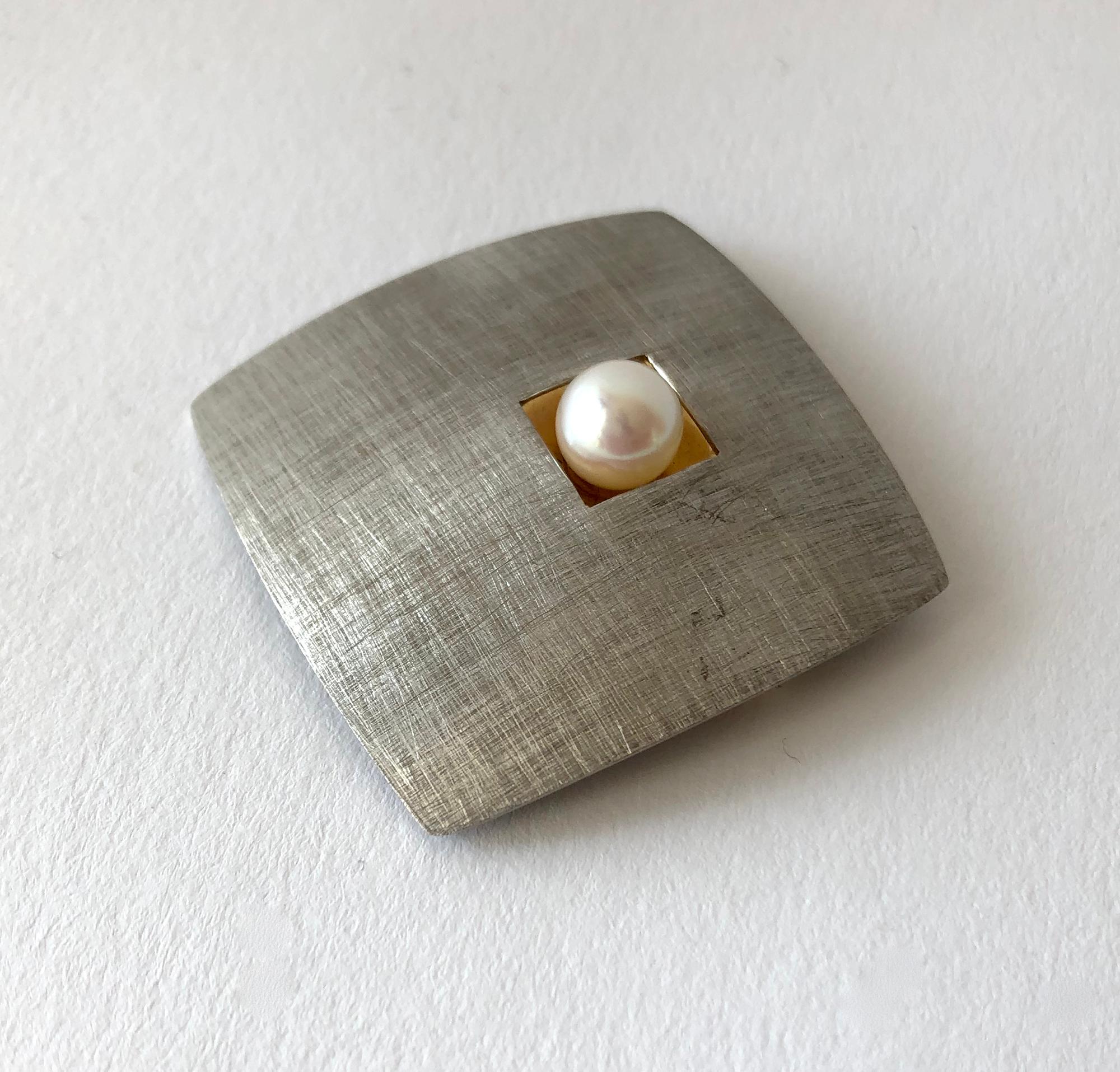 Artisan 1980s 18K Textured White Yellow Gold Brooch Pendant with Pearl