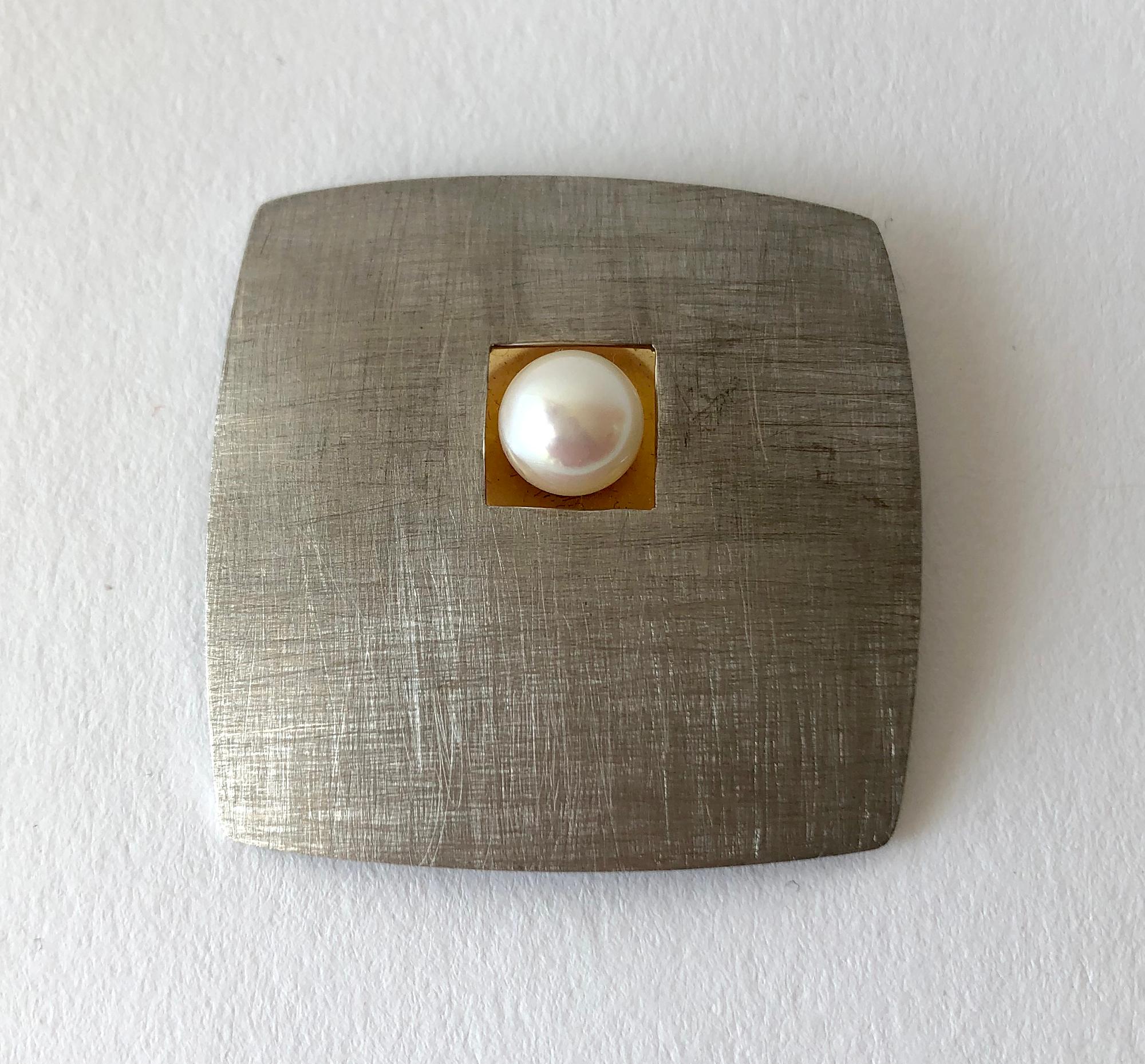 Ball Cut 1980s 18K Textured White Yellow Gold Brooch Pendant with Pearl