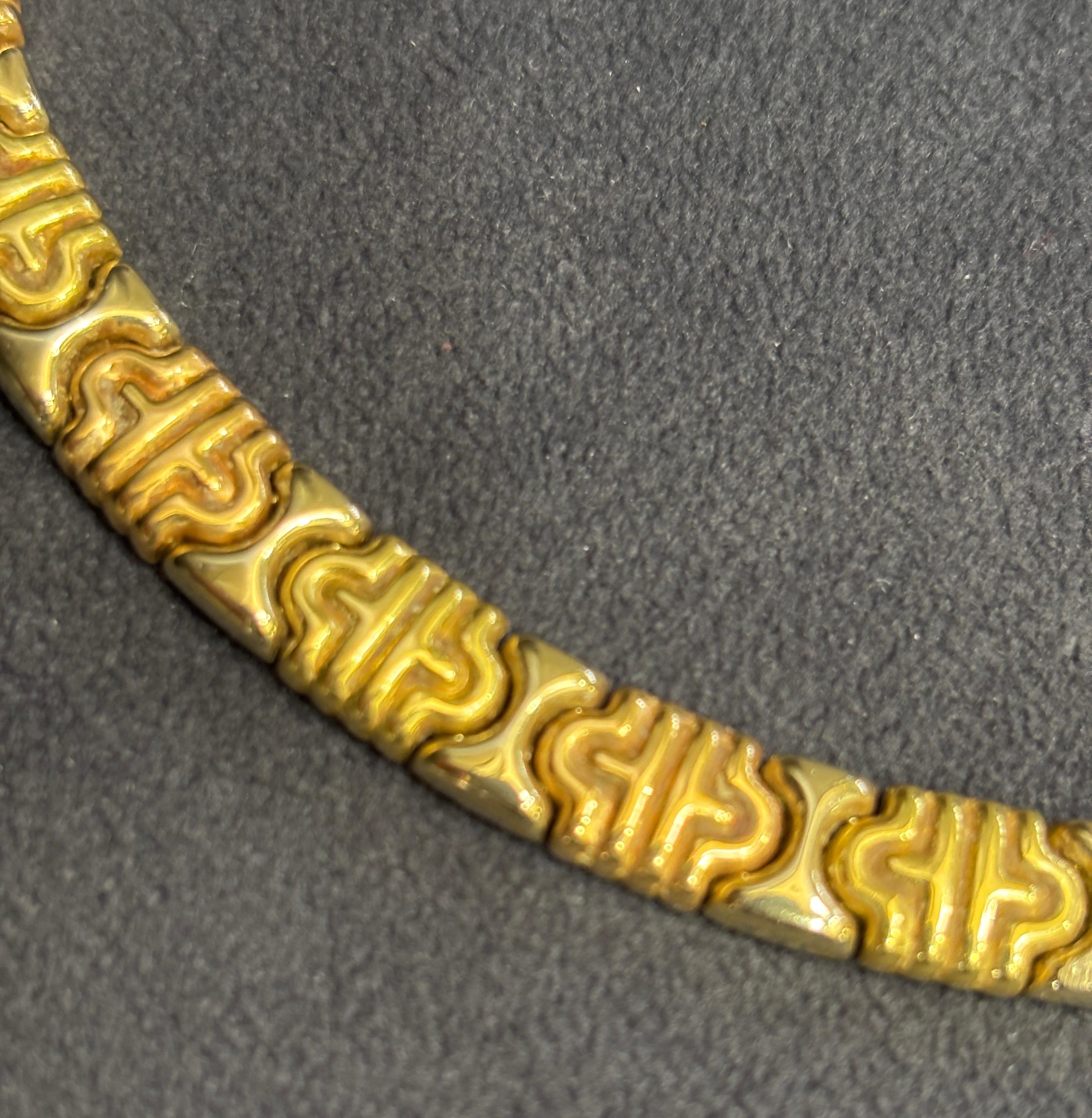 Contemporaneo Girocollo in oro tricolore 18k degli anni '80 in vendita