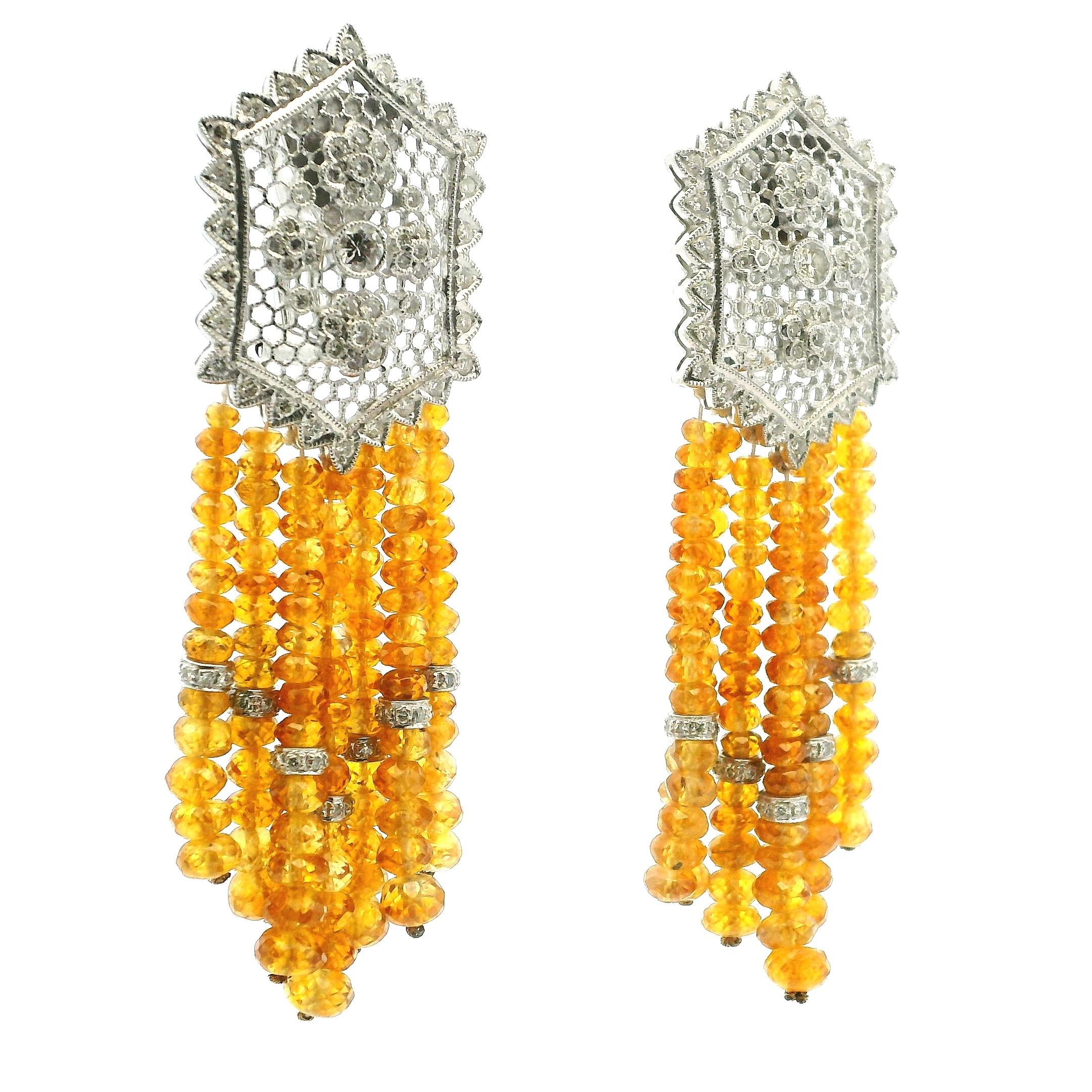 Modernista Orecchini con nappe in oro giallo, zaffiro e diamante, 80 carati, anni '80 Whiting in vendita