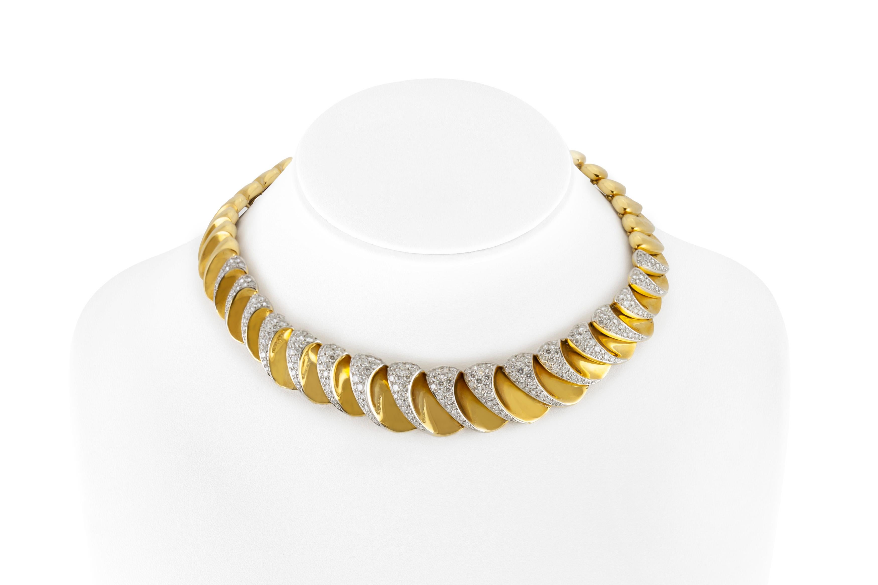 1980s 18 Karat with Diamonds Choker Necklace In Excellent Condition For Sale In New York, NY