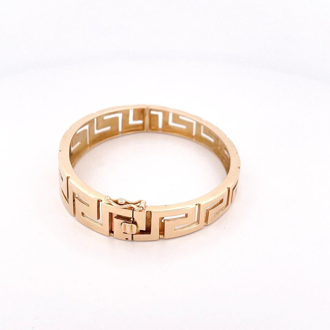 1980s 18k Yellow Gold Greek Key Bangle In Excellent Condition For Sale In Dallas, TX