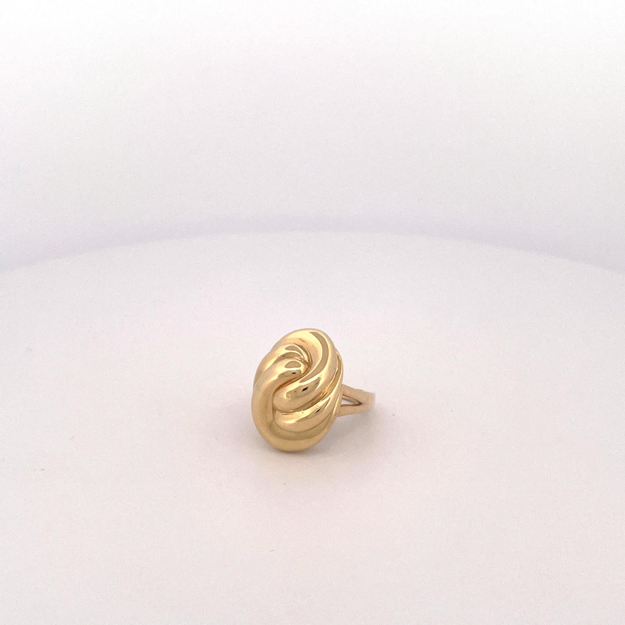 1980s 18k Yellow Gold Oval Knot Ring For Sale 5