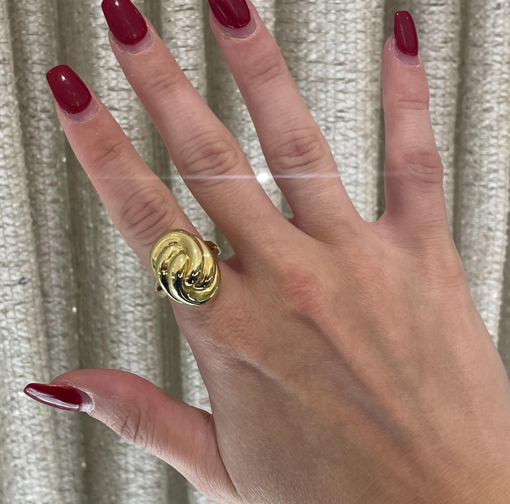 1980s 18k Yellow Gold Oval Knot Ring For Sale 6