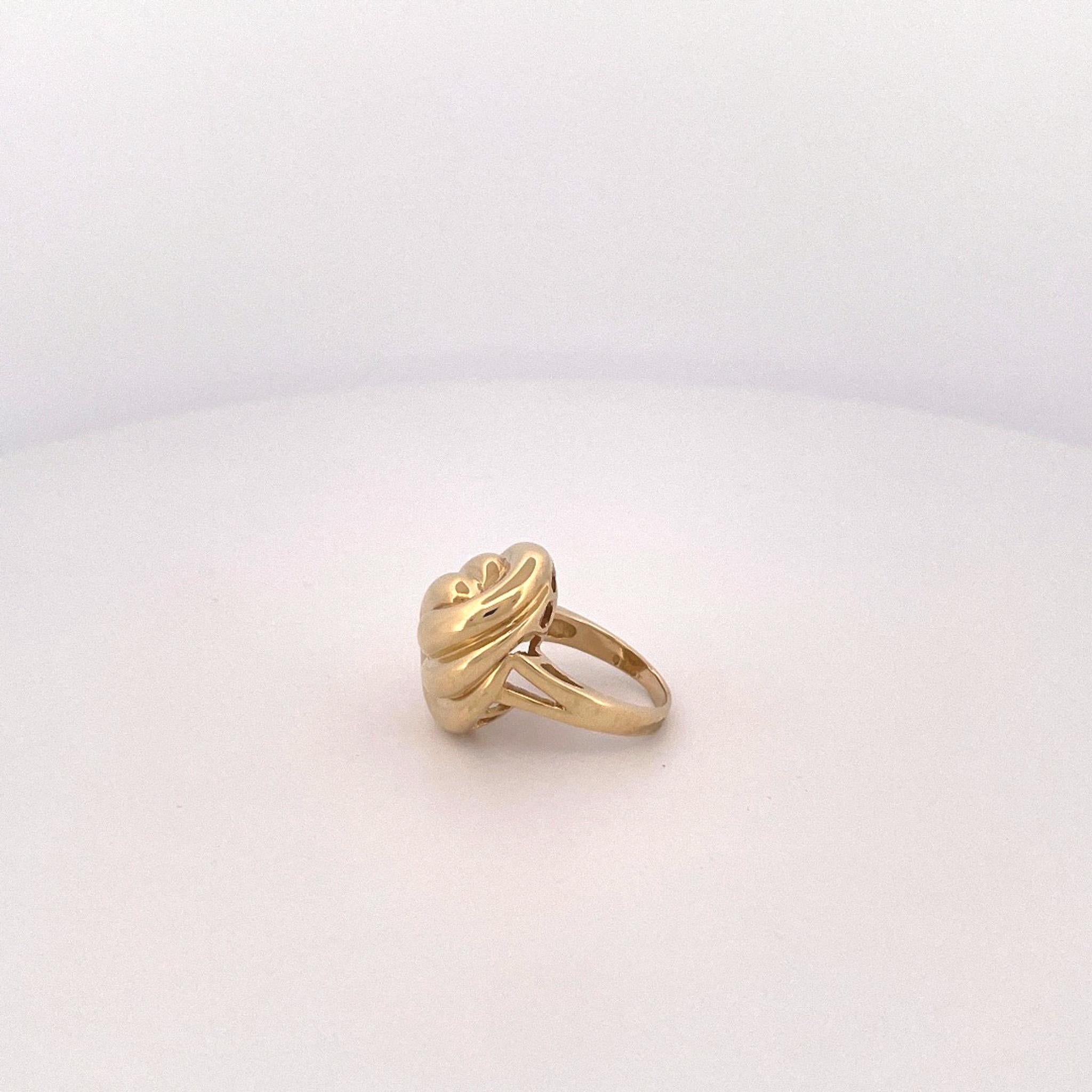 Women's 1980s 18k Yellow Gold Oval Knot Ring For Sale