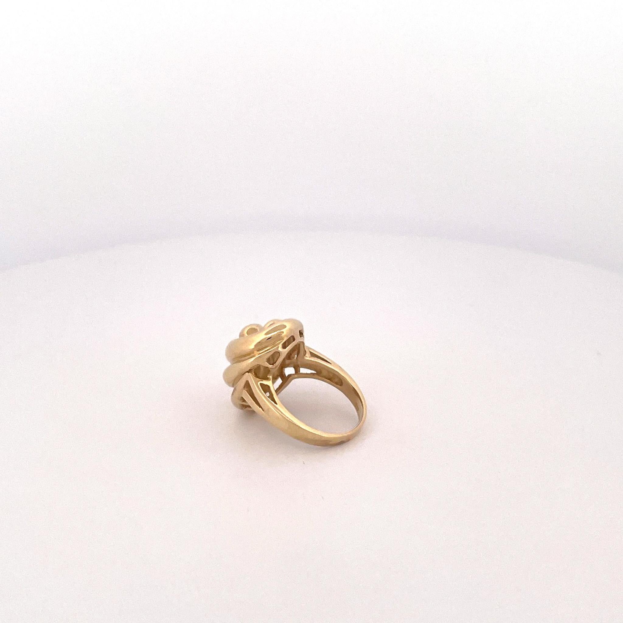 1980s 18k Yellow Gold Oval Knot Ring For Sale 1