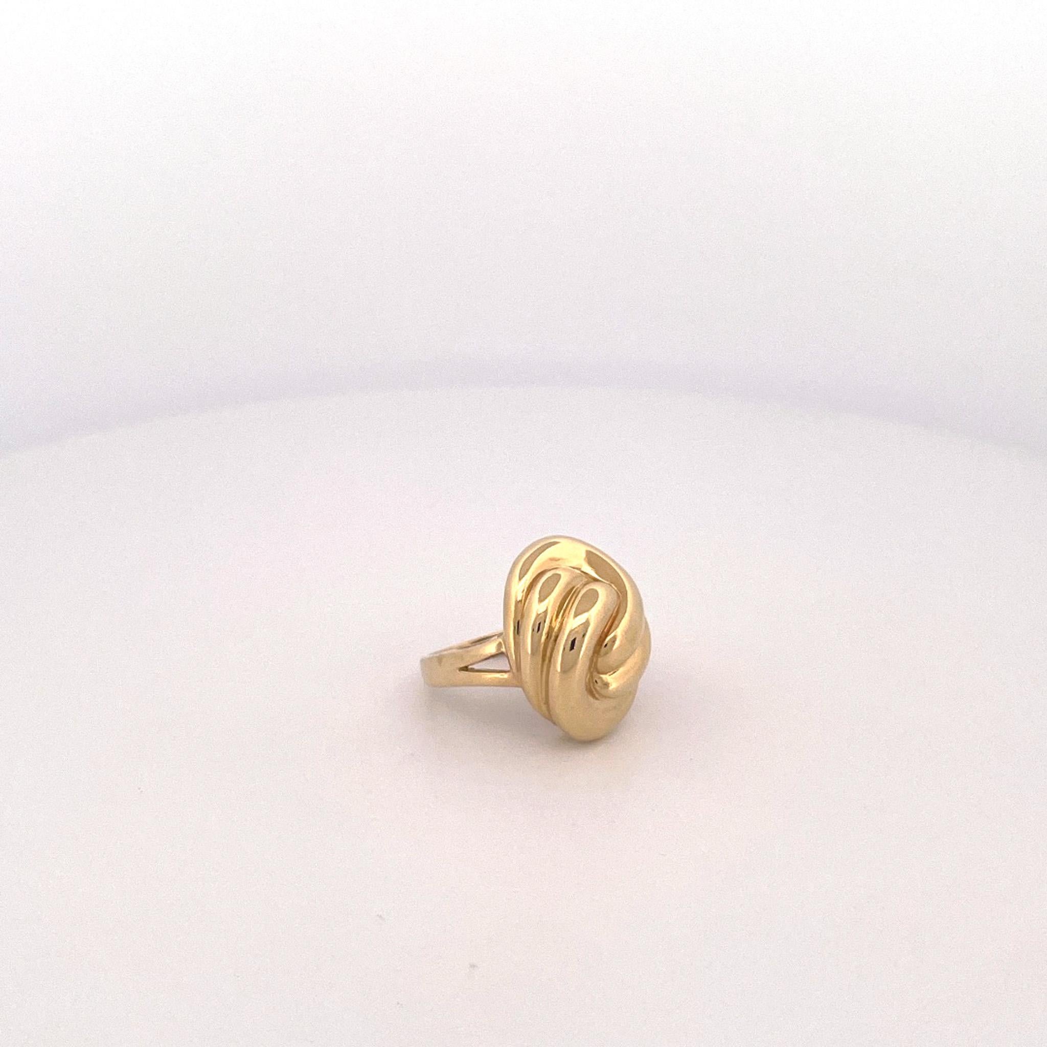 1980s 18k Yellow Gold Oval Knot Ring For Sale 3