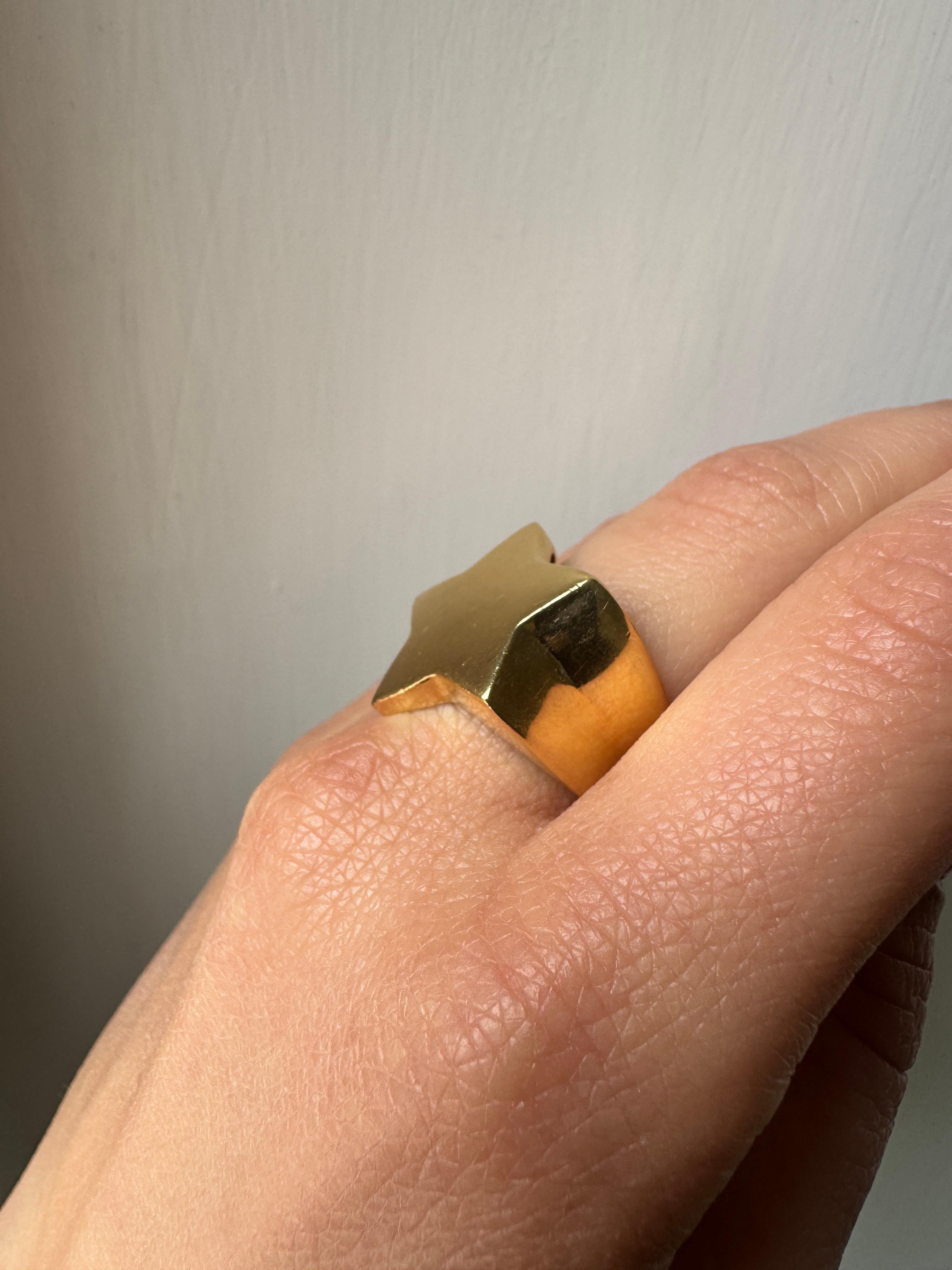 Bague unisexe non signée en or jaune 18 carats, fabriquée en Italie, années 1980 en vente 6