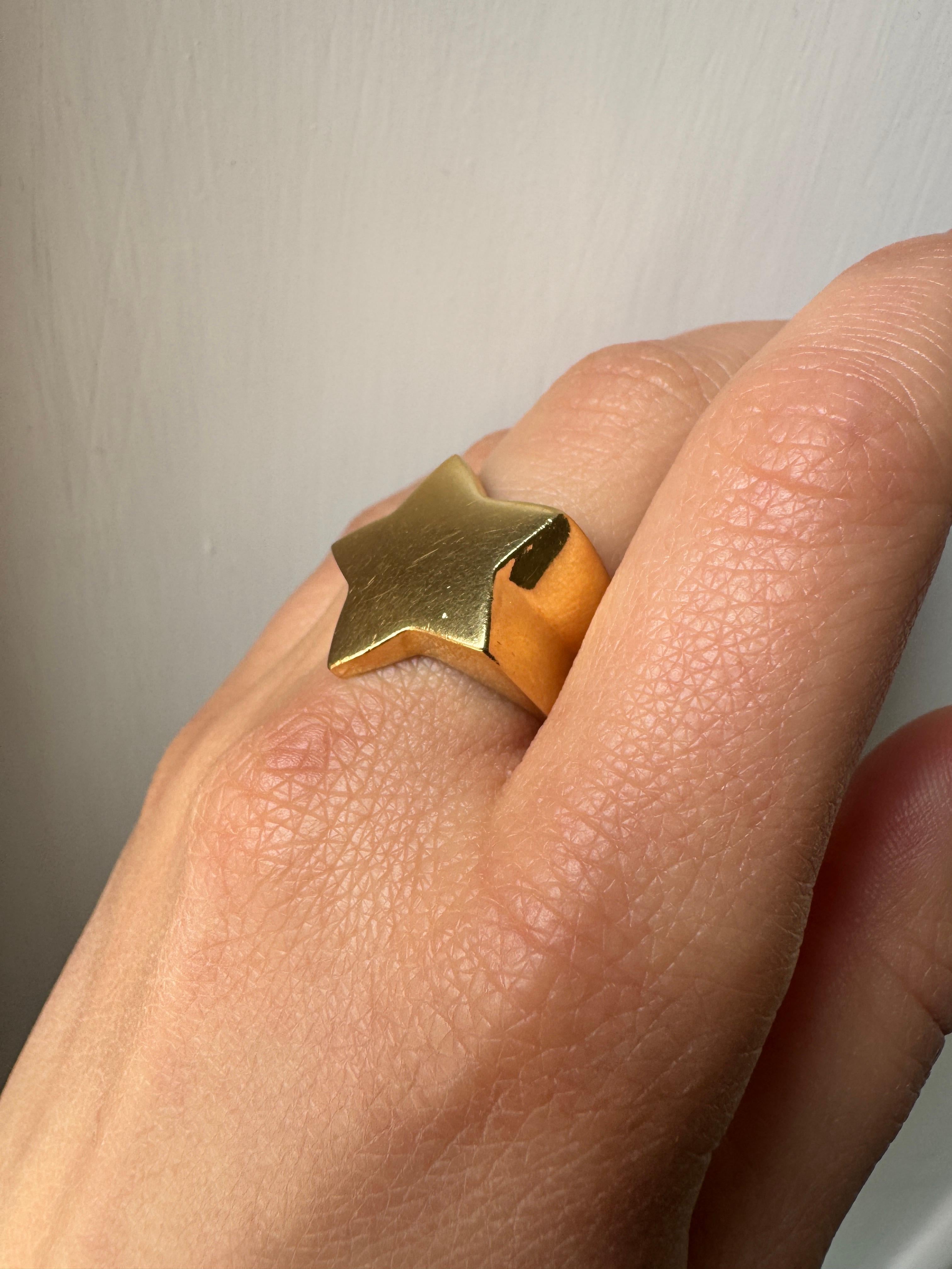 Moderne Bague unisexe non signée en or jaune 18 carats, fabriquée en Italie, années 1980 en vente